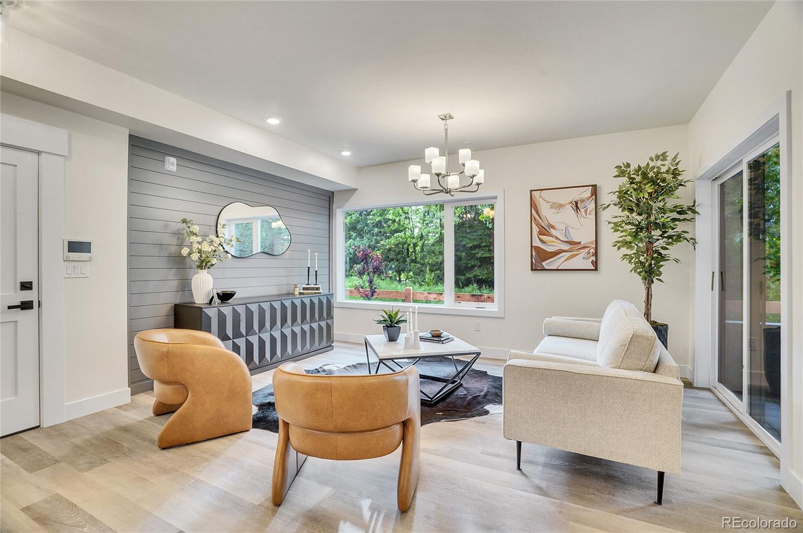 1304 Snowberry 203