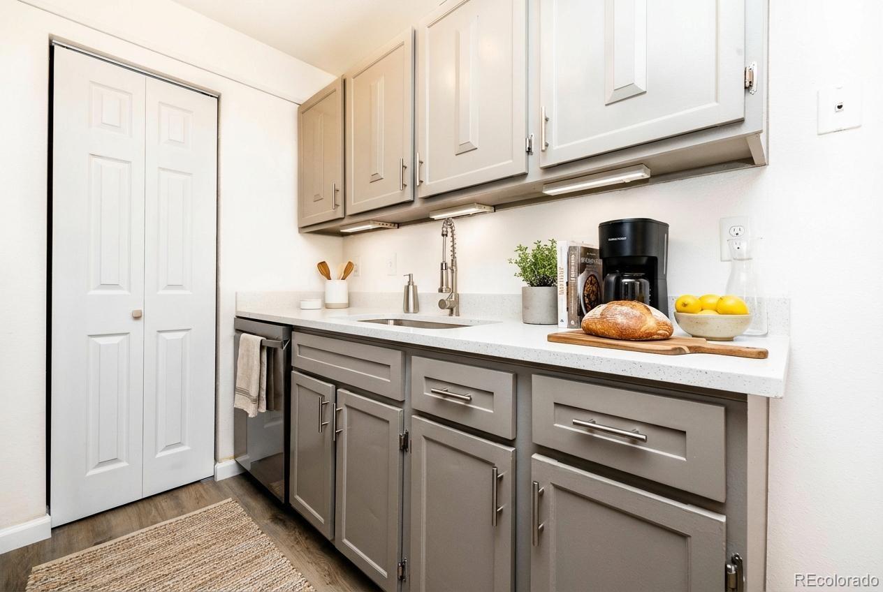 1350 Golden Circle 302