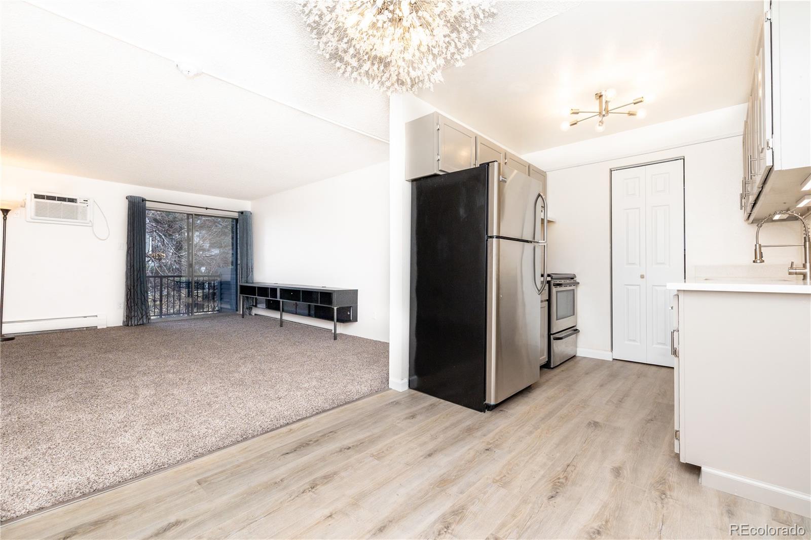 1350 Golden Circle 302