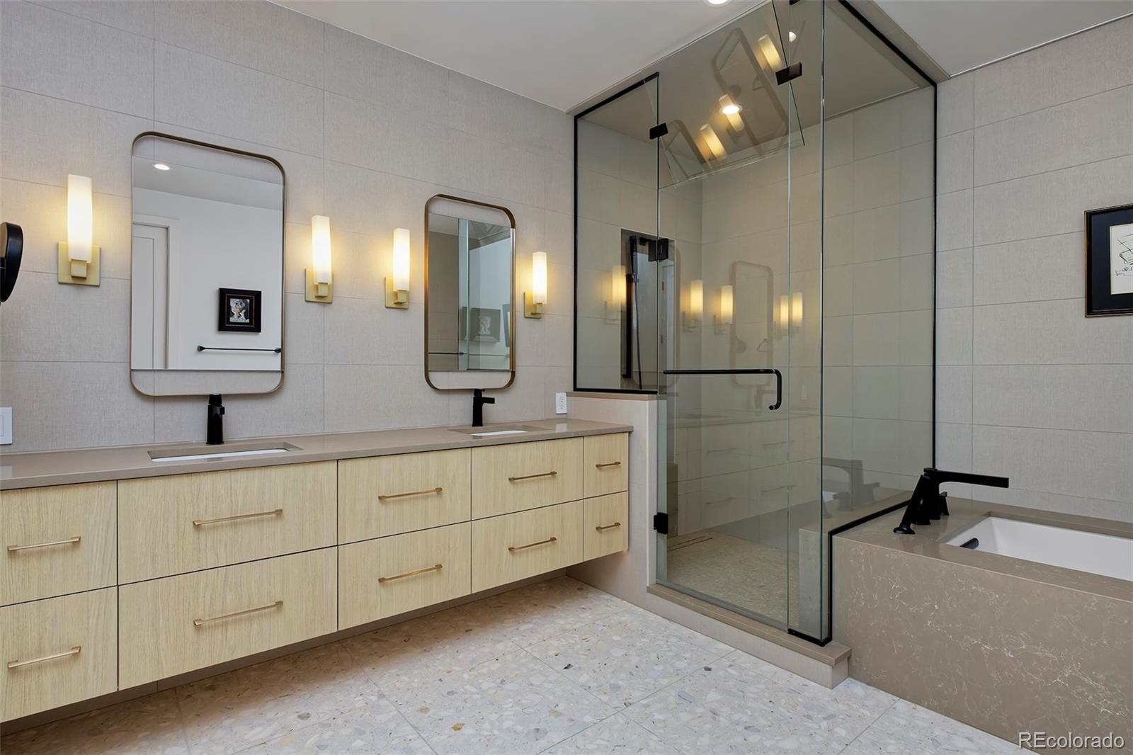 2800 S University Blvd Unit 104, Denver, CO, 80210, USA, 4 Bedrooms Bedrooms, ,4 BathroomsBathrooms,Condo,Pending,2800 S University Blvd Unit 104,6019805