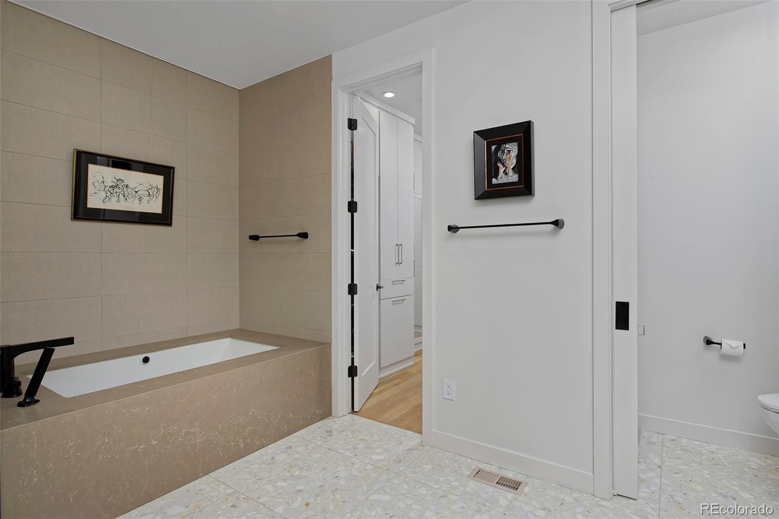 2800 S University Blvd Unit 104, Denver, CO, 80210, USA, 4 Bedrooms Bedrooms, ,4 BathroomsBathrooms,Condo,Pending,2800 S University Blvd Unit 104,6019805