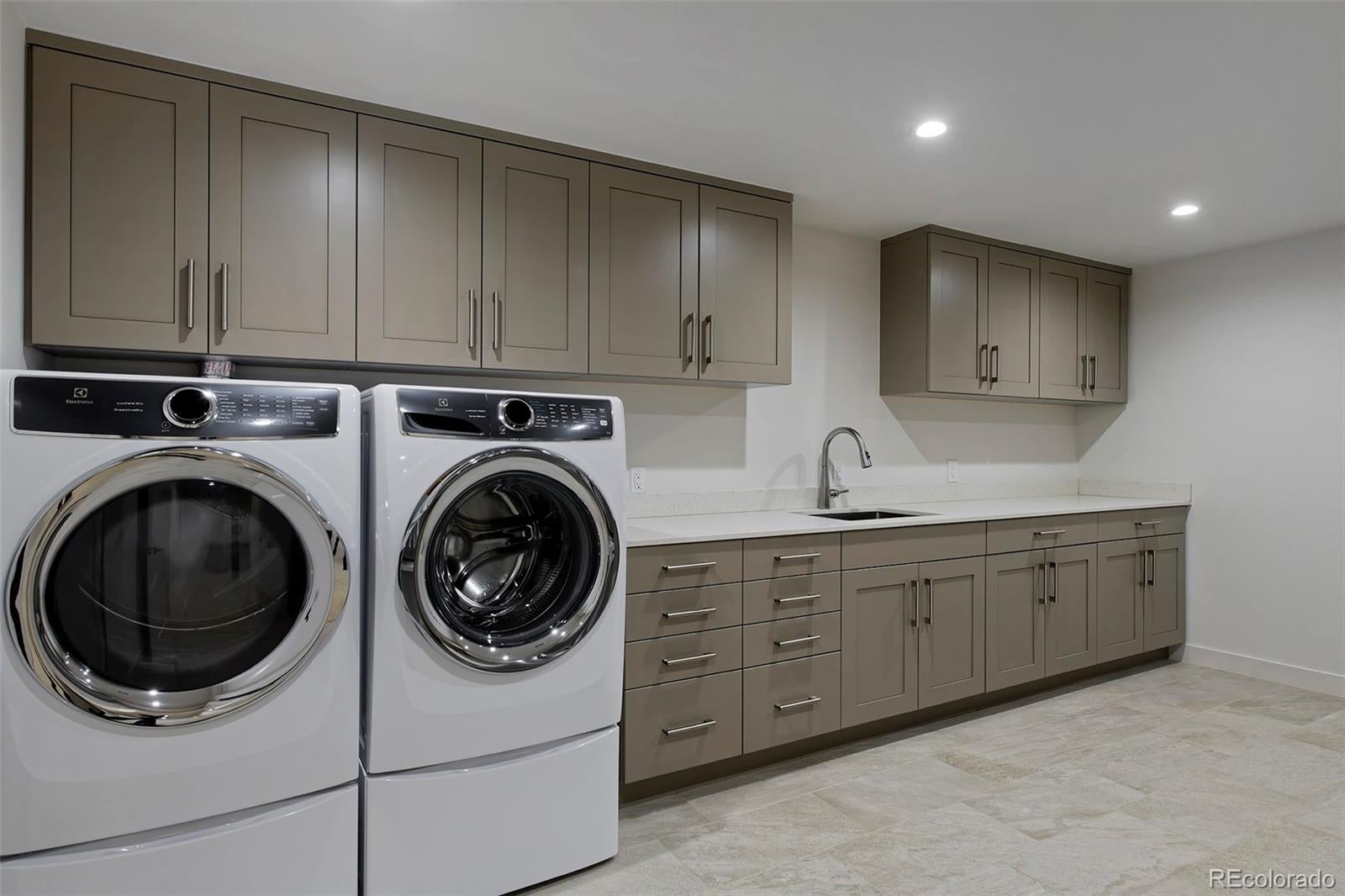 2800 S University Blvd Unit 104, Denver, CO, 80210, USA, 4 Bedrooms Bedrooms, ,4 BathroomsBathrooms,Condo,Pending,2800 S University Blvd Unit 104,6019805
