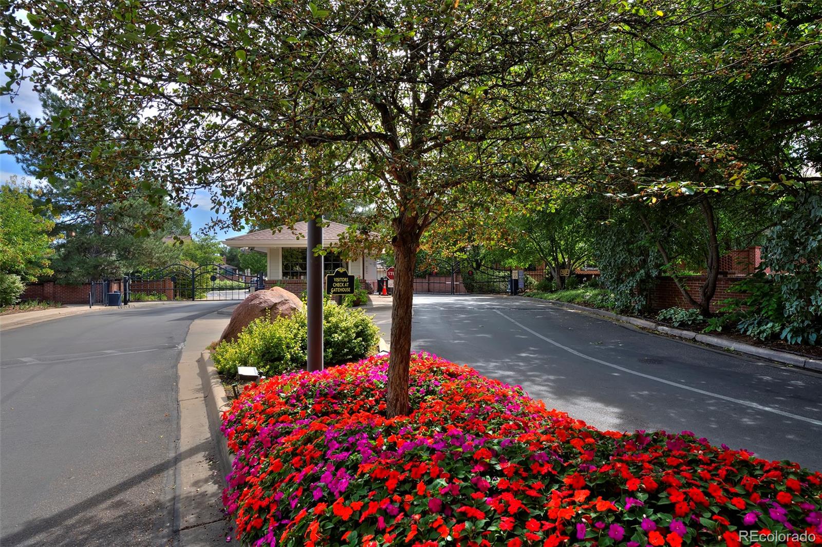 2800 S University Blvd Unit 104, Denver, CO, 80210, USA, 4 Bedrooms Bedrooms, ,4 BathroomsBathrooms,Condo,Pending,2800 S University Blvd Unit 104,6019805