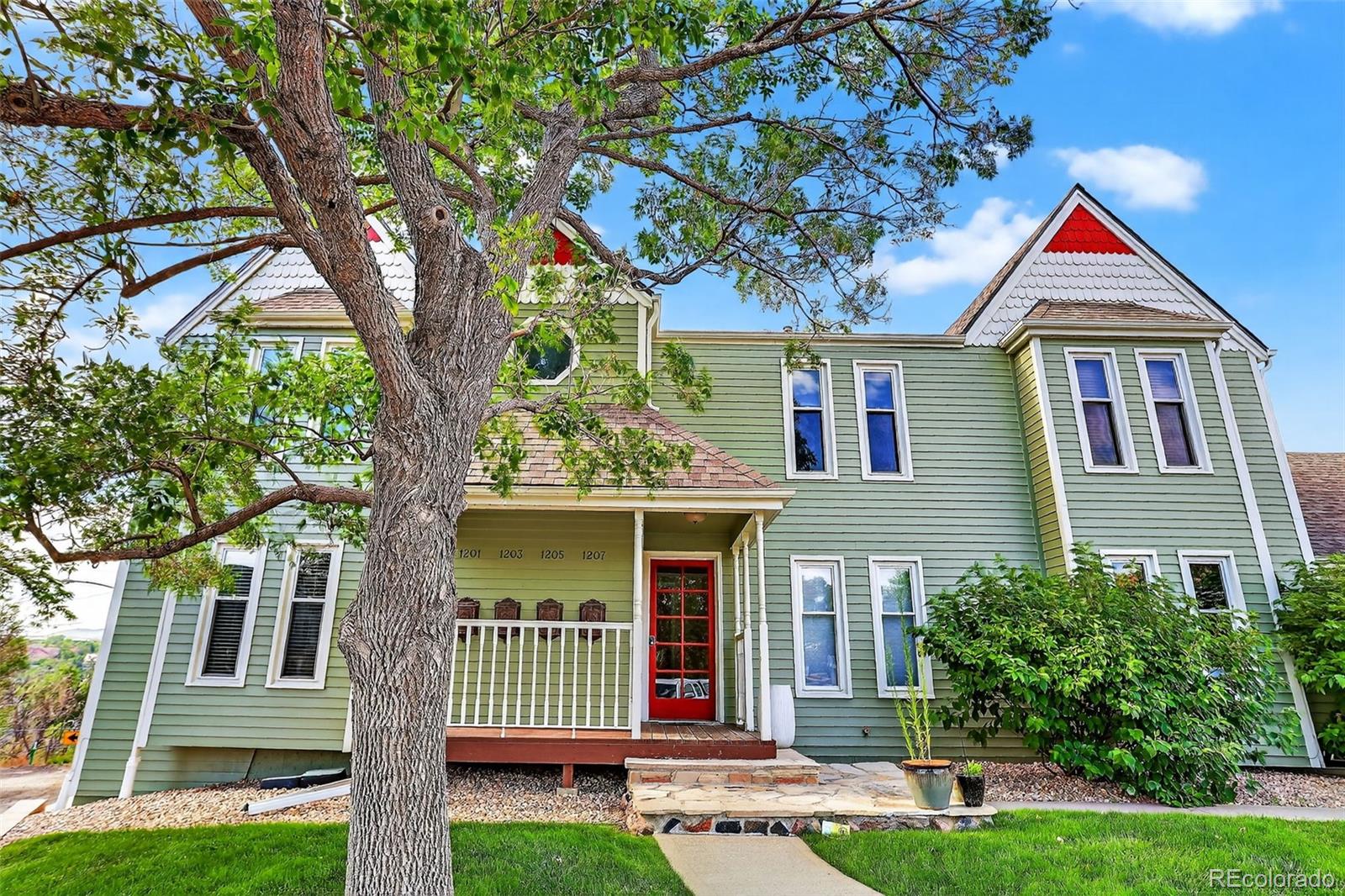 1203 6th Street 1203