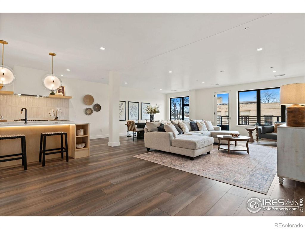 listing image 0