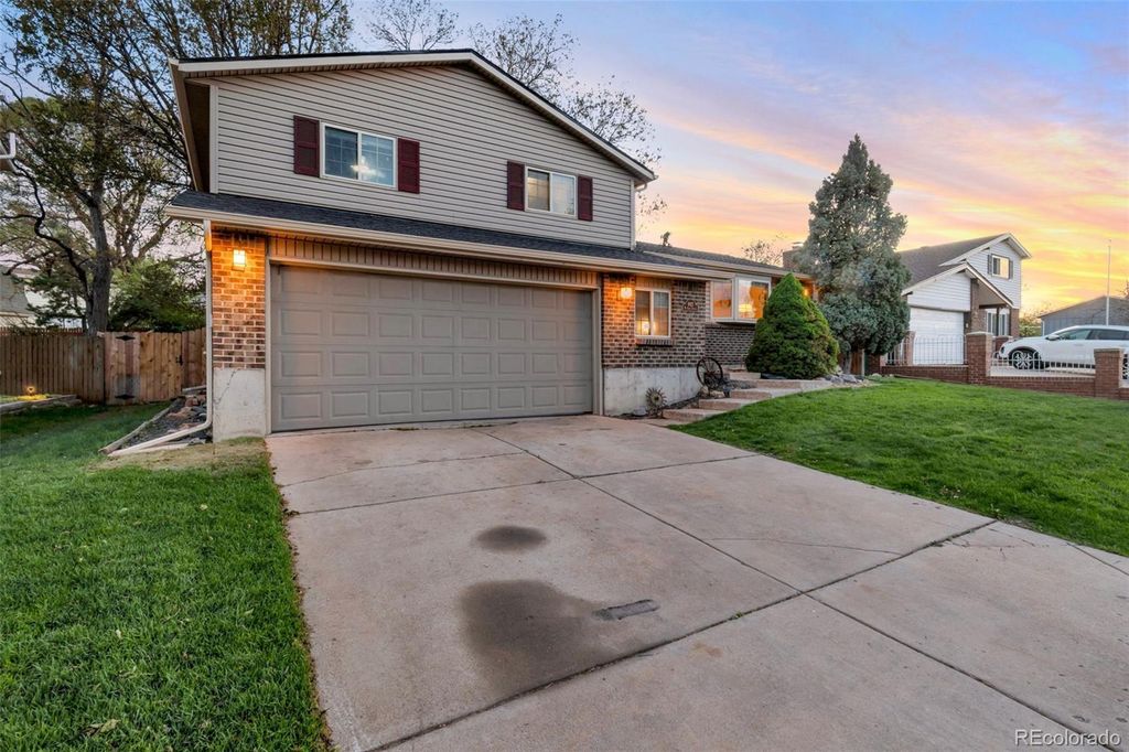 Photo of 8822 W Arbor Avenue, Littleton, CO 80123 (MLS # 6502528)