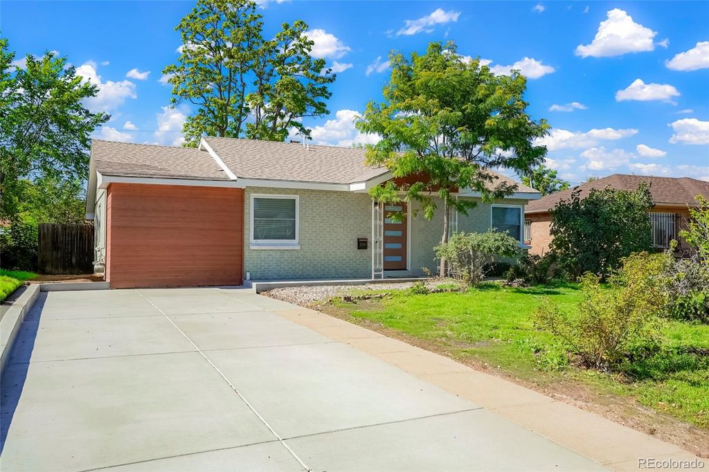 Photo of 3301 Bellaire Street, Denver, CO 80207 (MLS # 9058384)