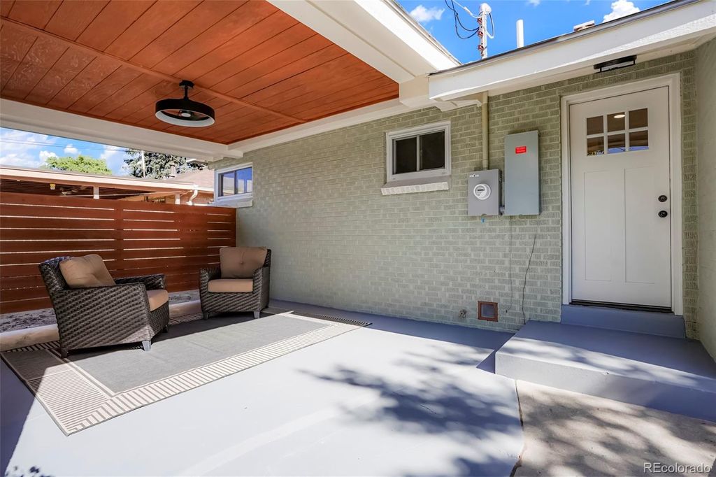 Photo of 3301 Bellaire Street, Denver, CO 80207 (MLS # 9058384)