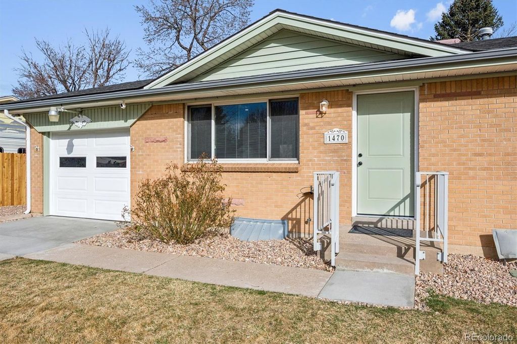 Photo of 1470 S Cody Street, Lakewood, CO 80232 (MLS # 1574405)