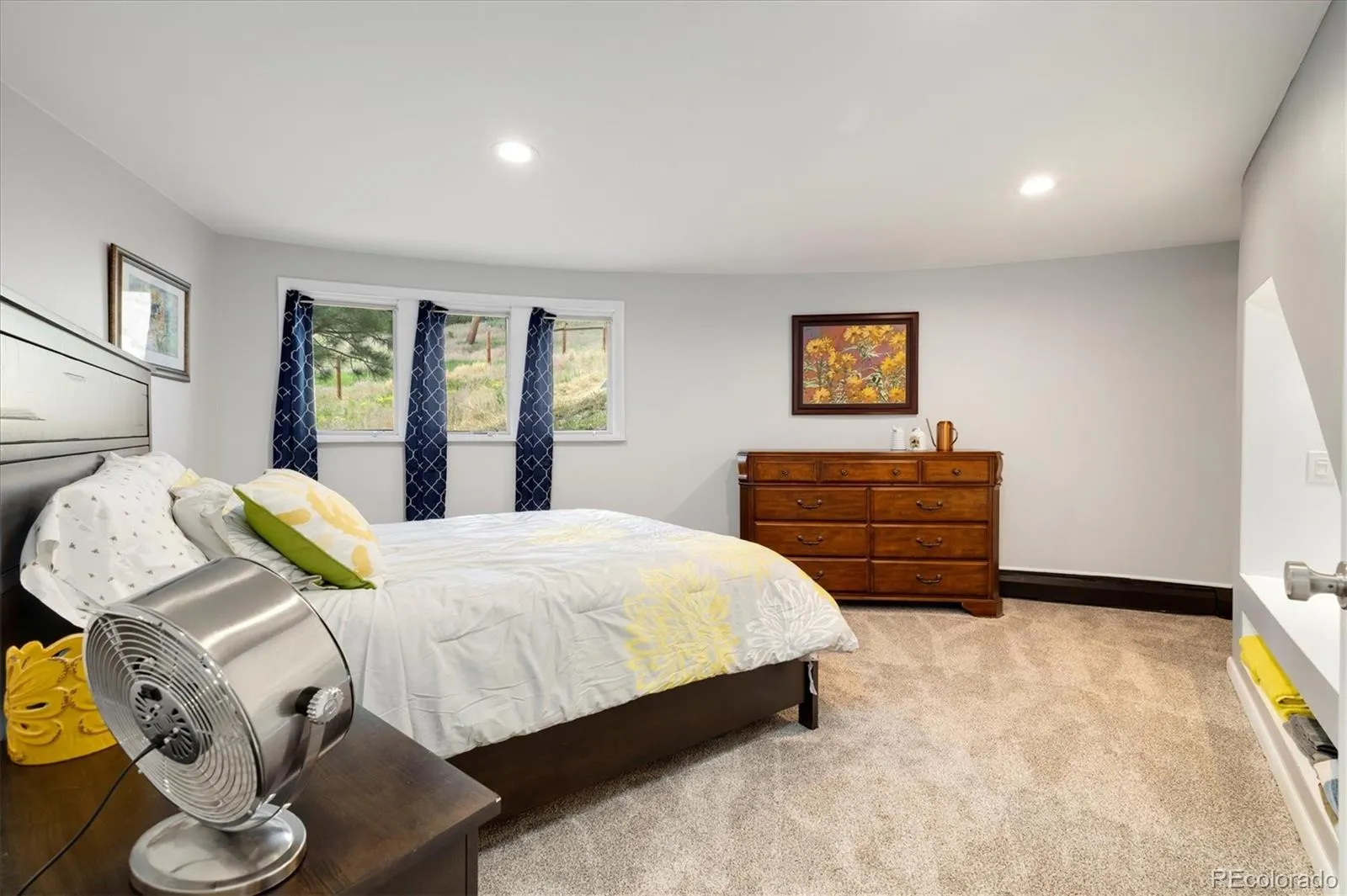 Golden, Colorado 80403, United States, 5 Bedrooms Bedrooms, ,3 BathroomsBathrooms,Residential,Active,171009