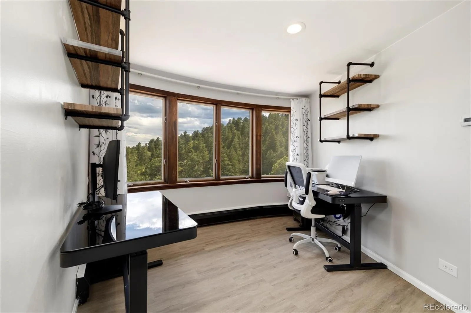 Golden, Colorado 80403, United States, 5 Bedrooms Bedrooms, ,3 BathroomsBathrooms,Residential,Active,171009