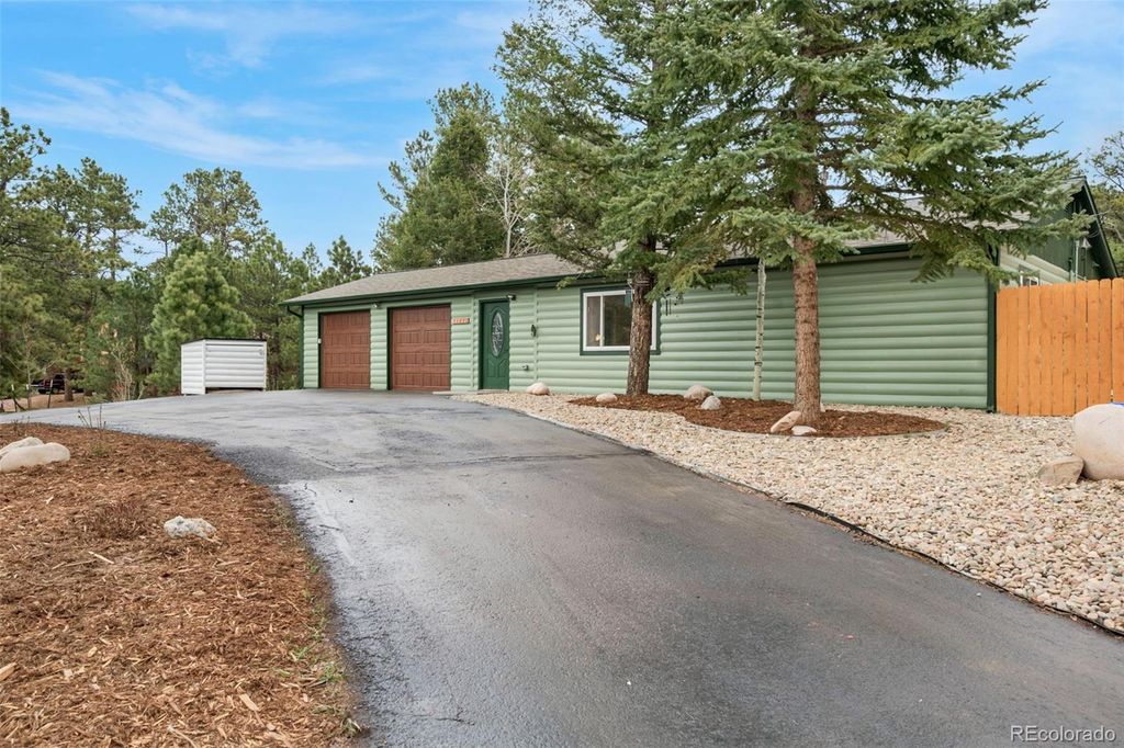 Photo of 15632 Ray Drive, Larkspur, CO 80118 (MLS # 7188495)