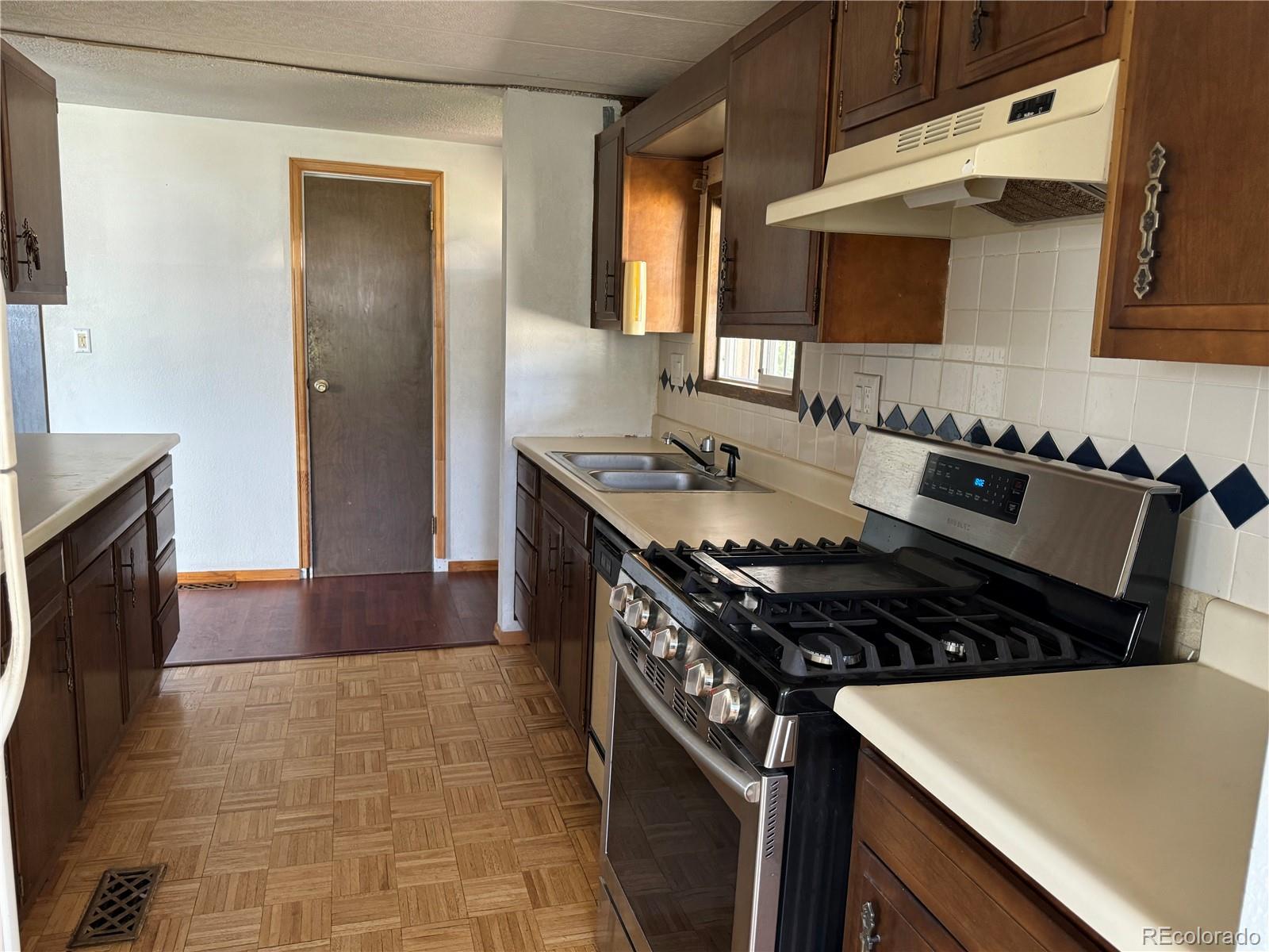 300 E 6th Street
