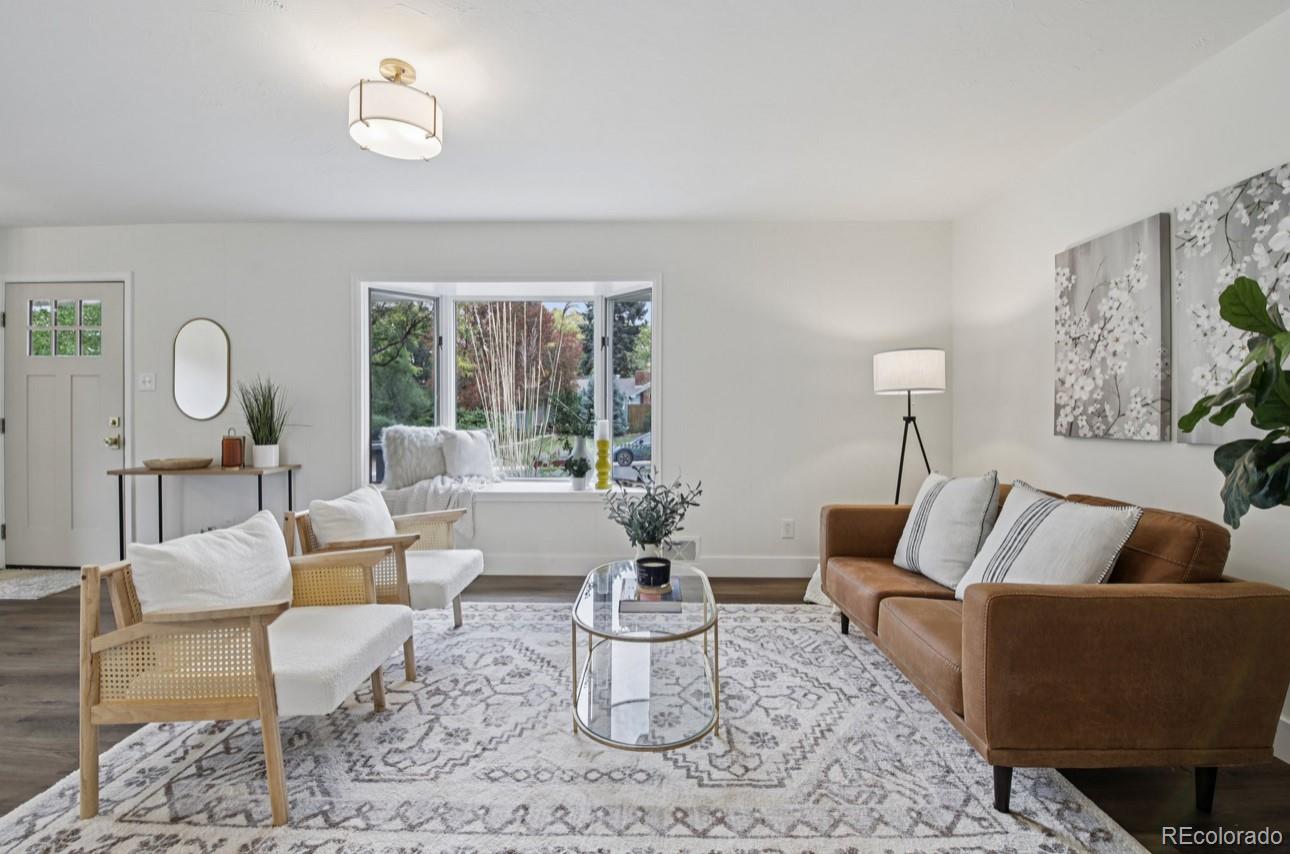 5648 E Greenwood Place