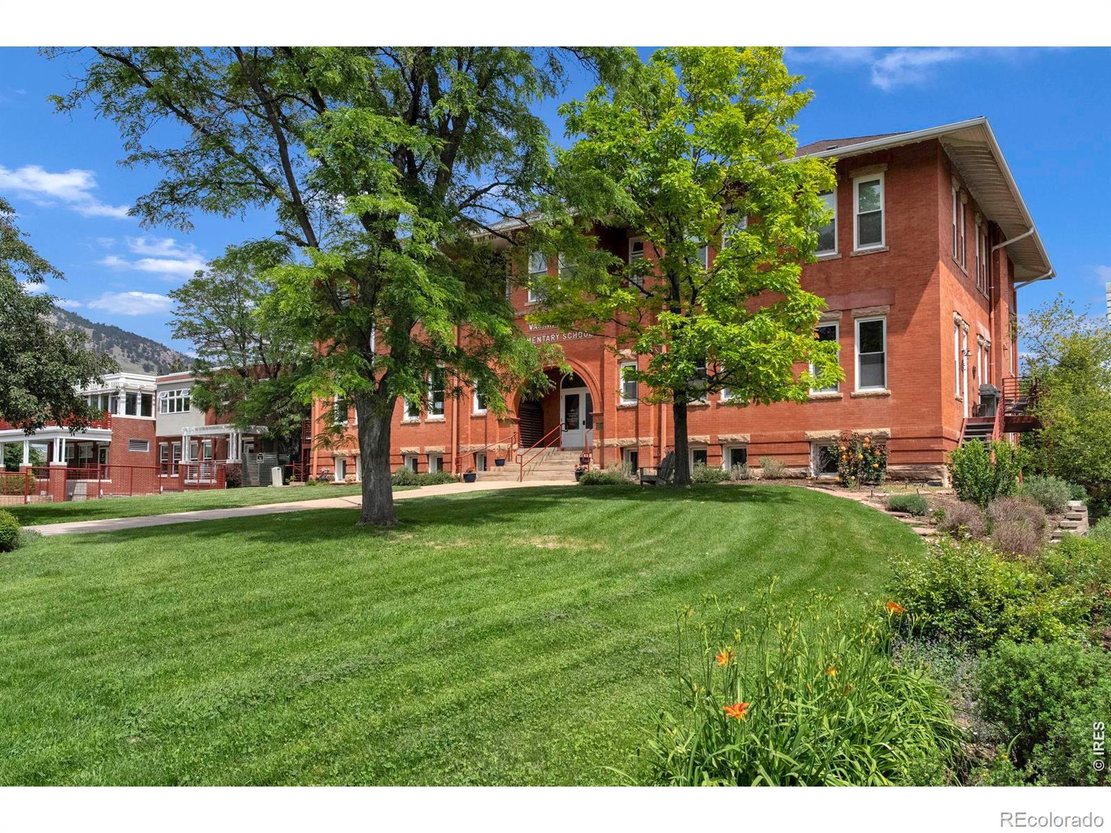1215 Cedar Avenue 301