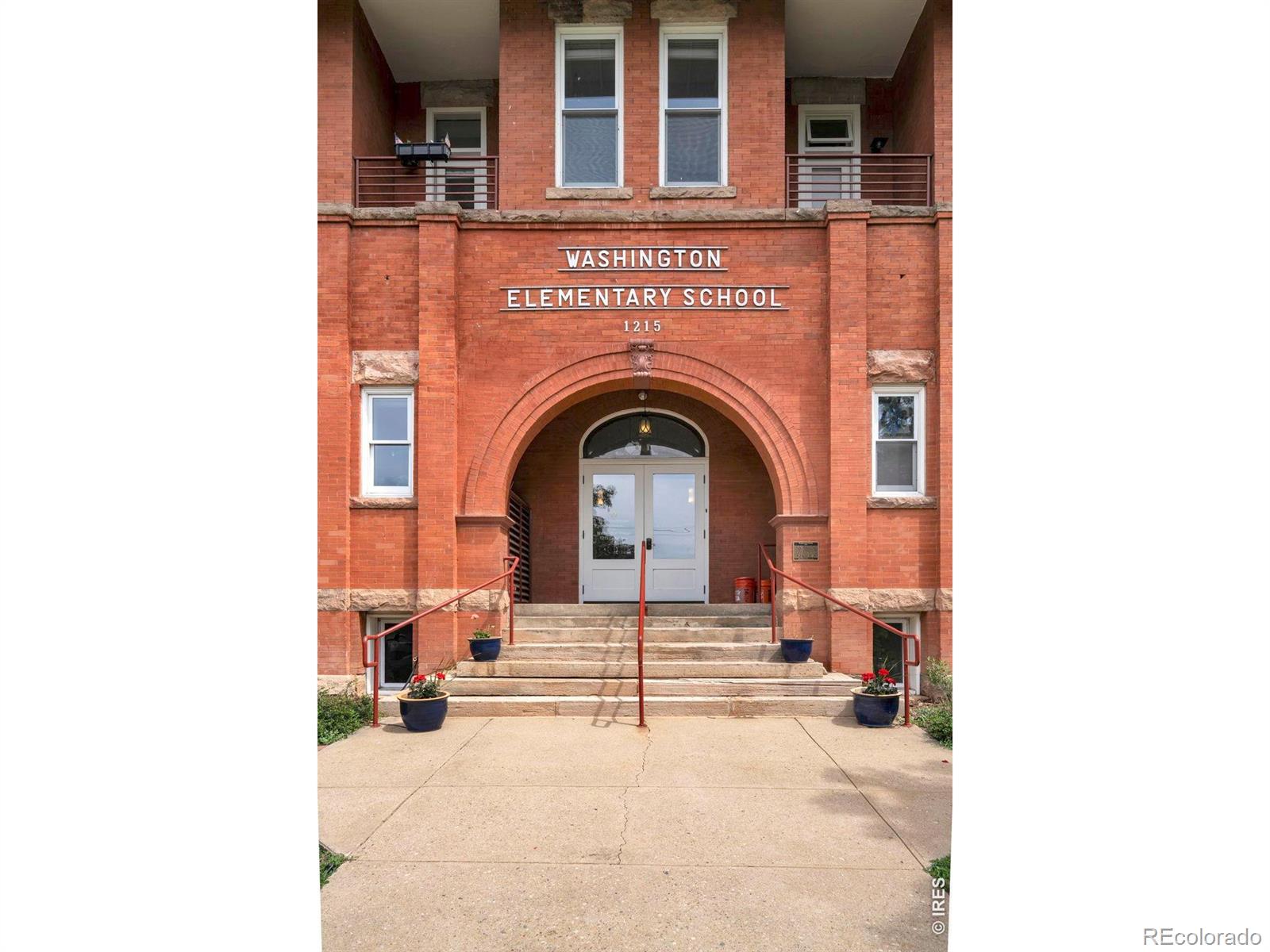 1215 Cedar Avenue 301