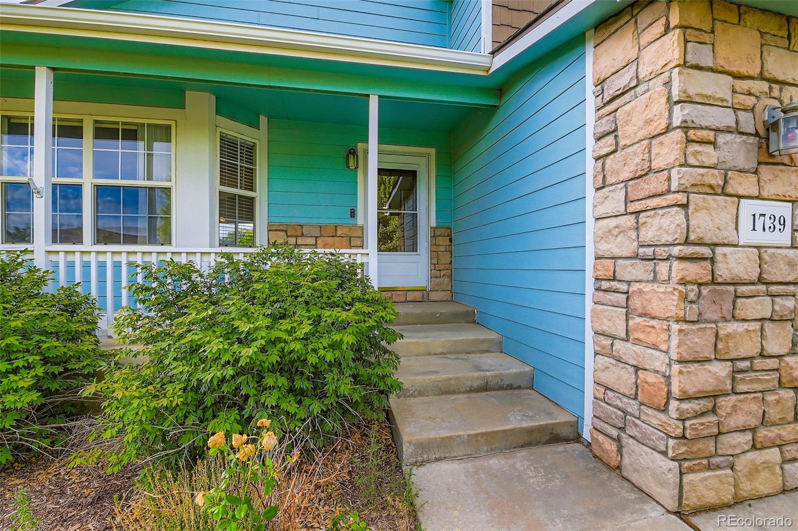 1739 Dyer Loop
