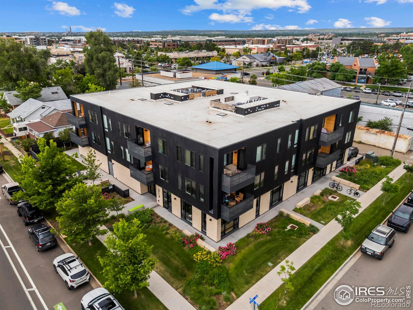 2718 Pine Street 301