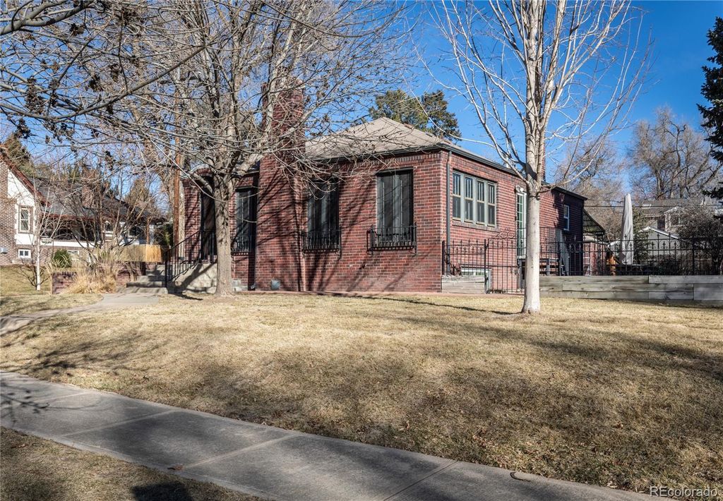 Photo of 1586 Ivanhoe Street, Denver, CO 80220 (MLS # 1555696)