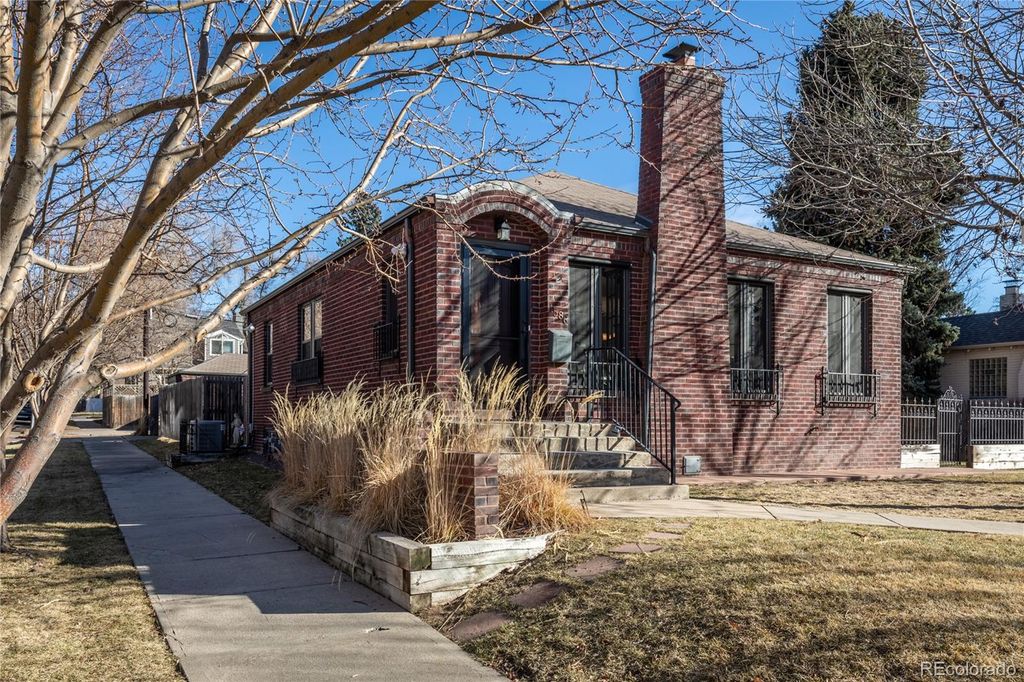 Photo of 1586 Ivanhoe Street, Denver, CO 80220 (MLS # 1555696)