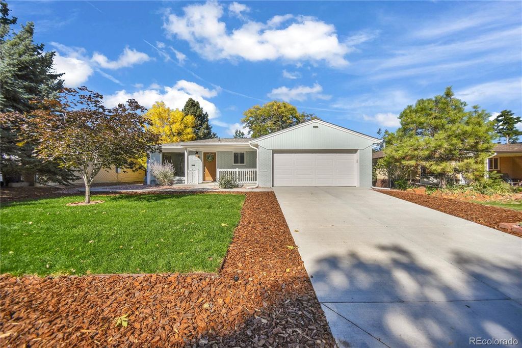 Photo of 115 Hemlock Way, Broomfield, CO 80020 (MLS # 8911401)