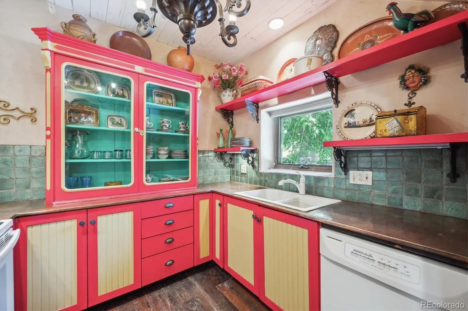 Golden, Colorado 80401, United States, 4 Bedrooms Bedrooms, ,4 BathroomsBathrooms,Residential,Active,151304