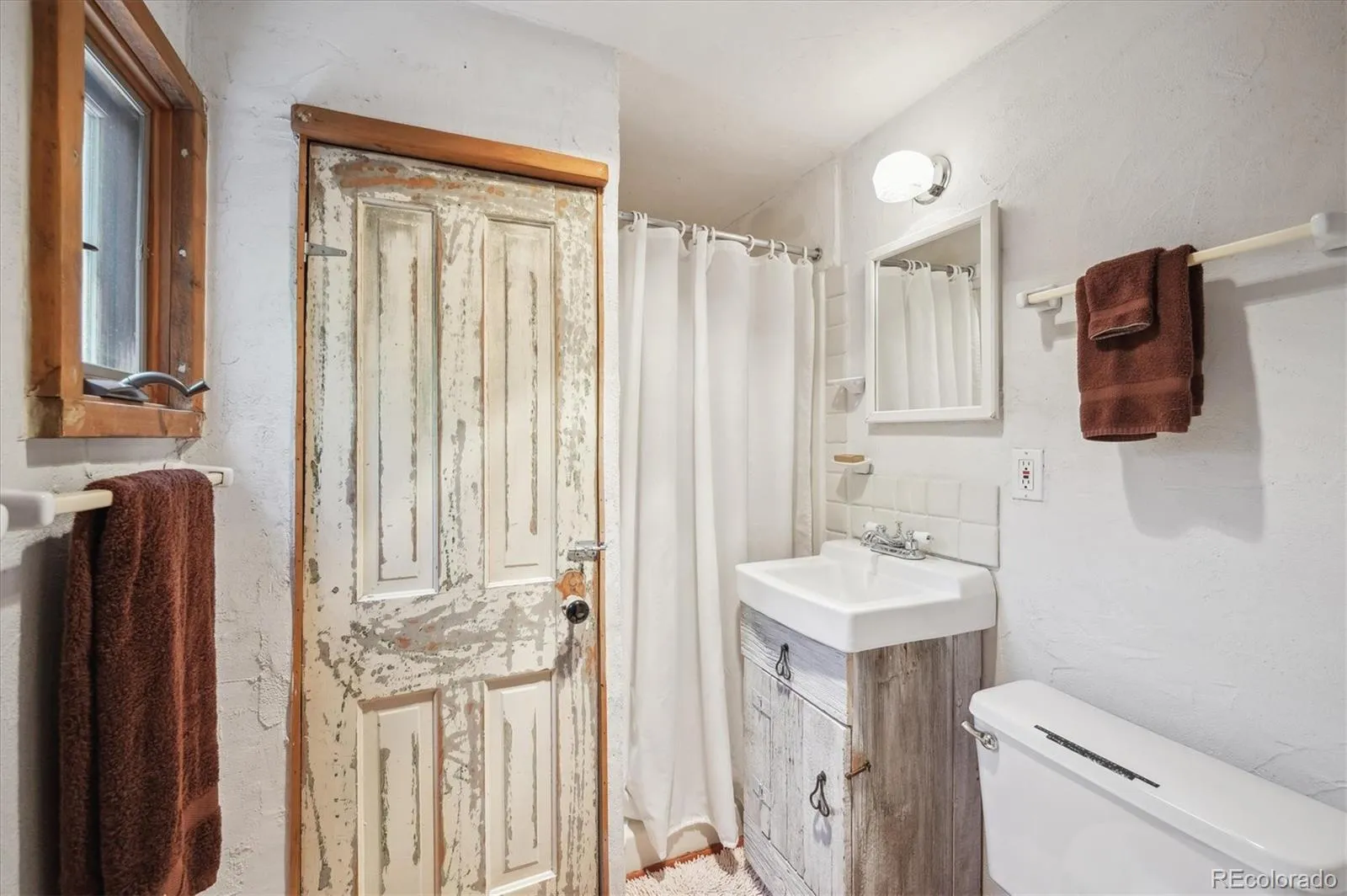 Golden, Colorado 80401, United States, 4 Bedrooms Bedrooms, ,4 BathroomsBathrooms,Residential,Active,151304