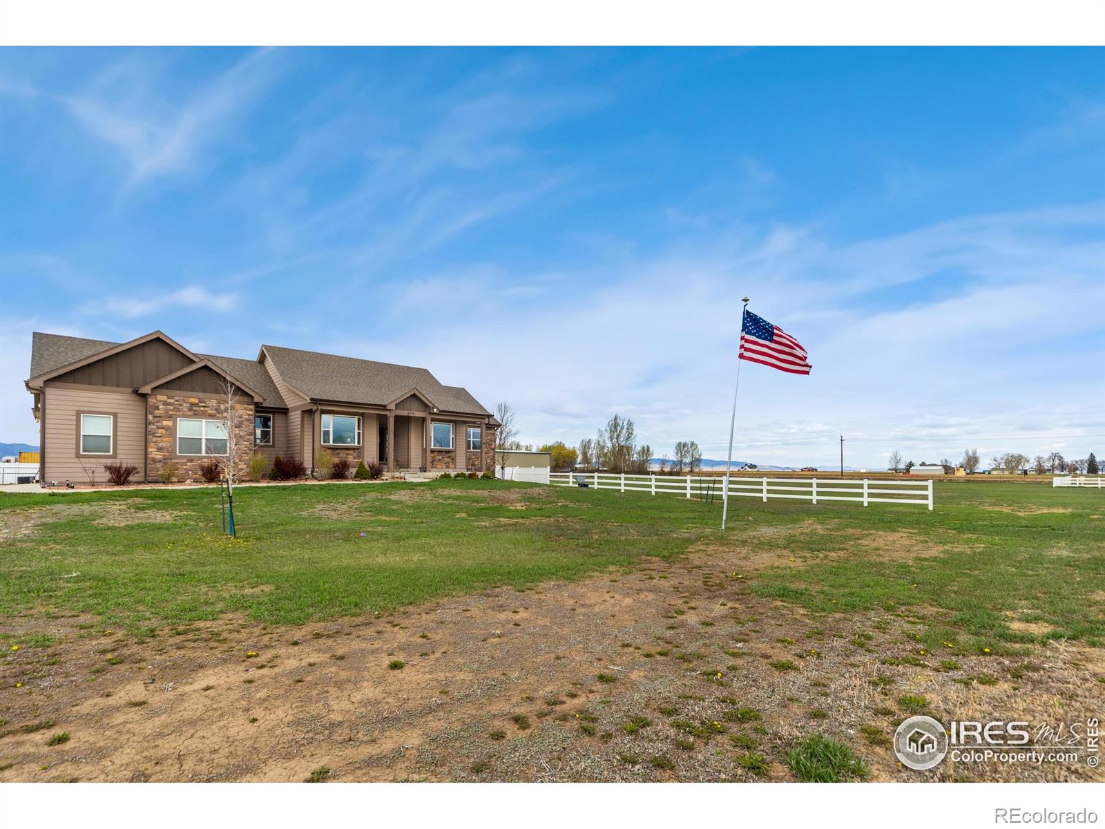 859 Schrage Way