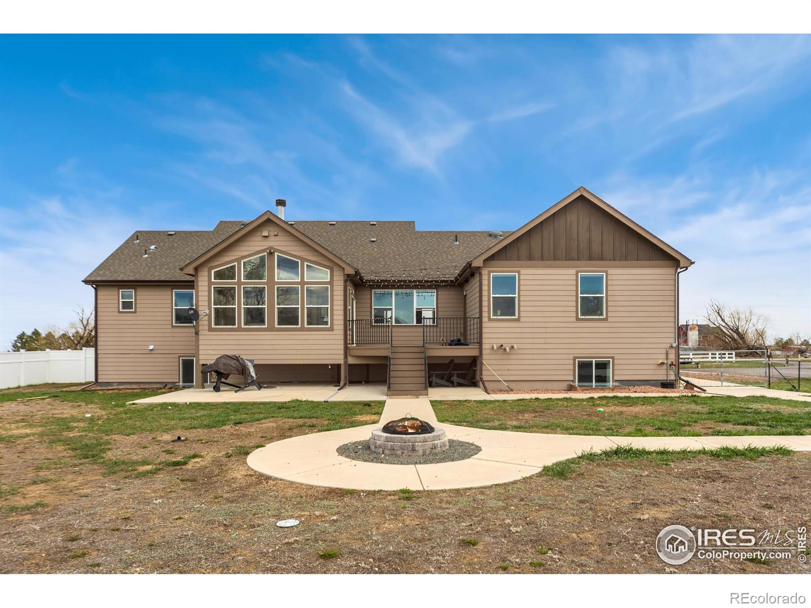 859 Schrage Way