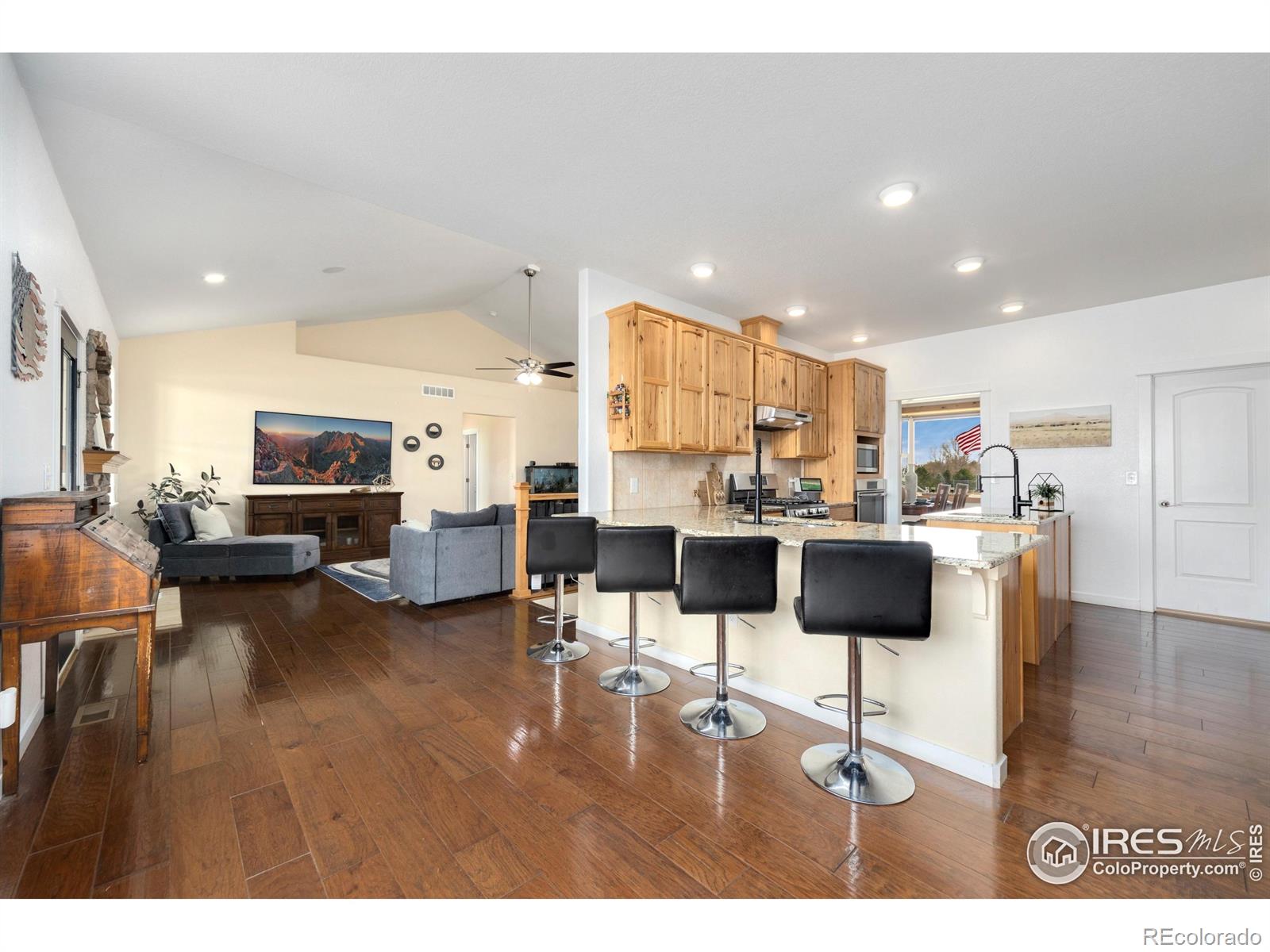 859 Schrage Way