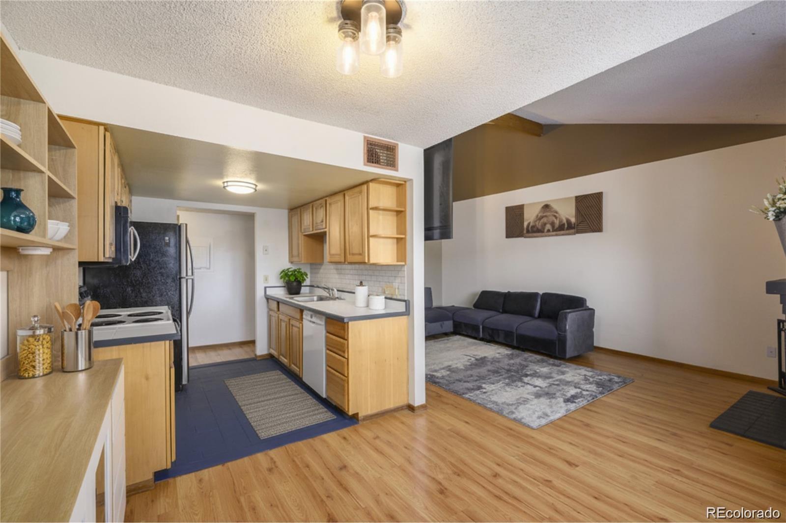 8100 W Quincy Avenue N12