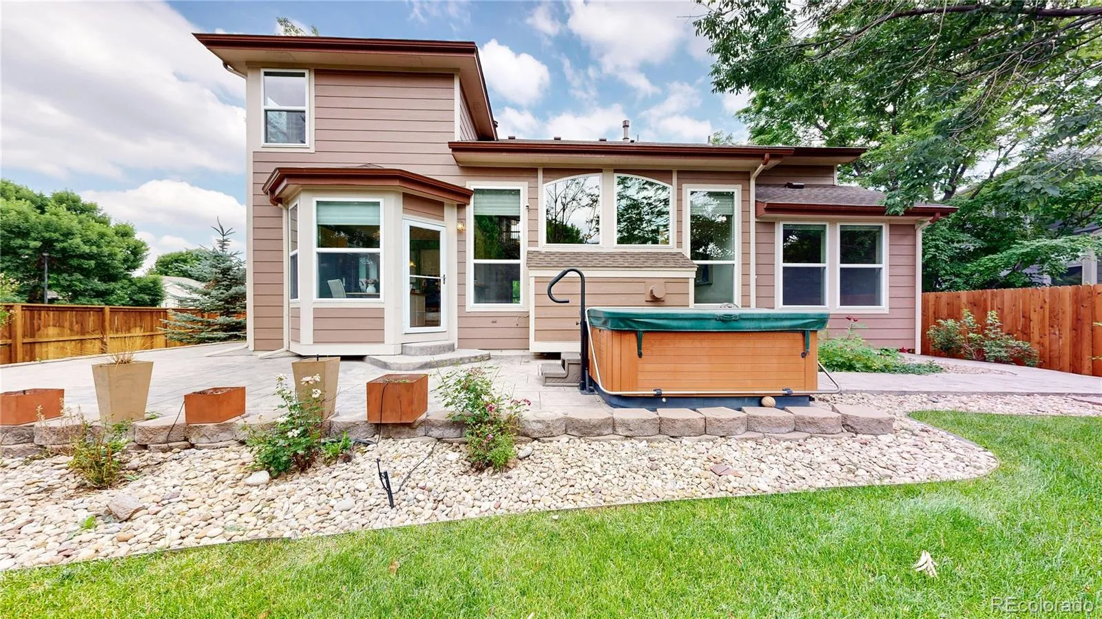 Lafayette, Colorado 80026, United States, 4 Bedrooms Bedrooms, ,3 BathroomsBathrooms,Residential,Active,163510