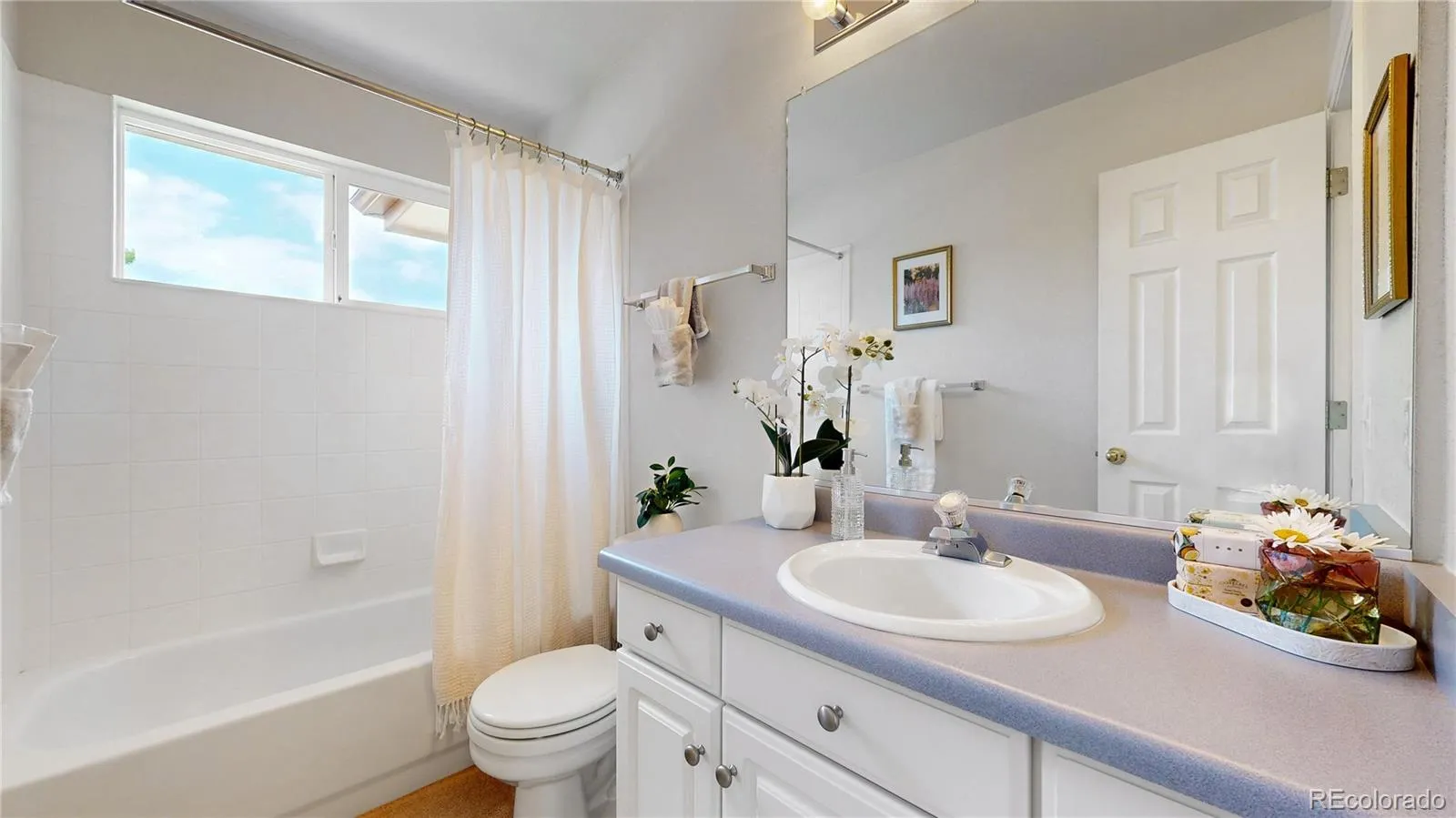 Lafayette, Colorado 80026, United States, 4 Bedrooms Bedrooms, ,3 BathroomsBathrooms,Residential,Active,163510