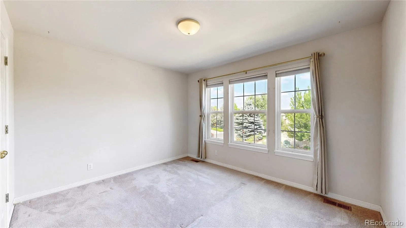 Lafayette, Colorado 80026, United States, 4 Bedrooms Bedrooms, ,3 BathroomsBathrooms,Residential,Active,163510