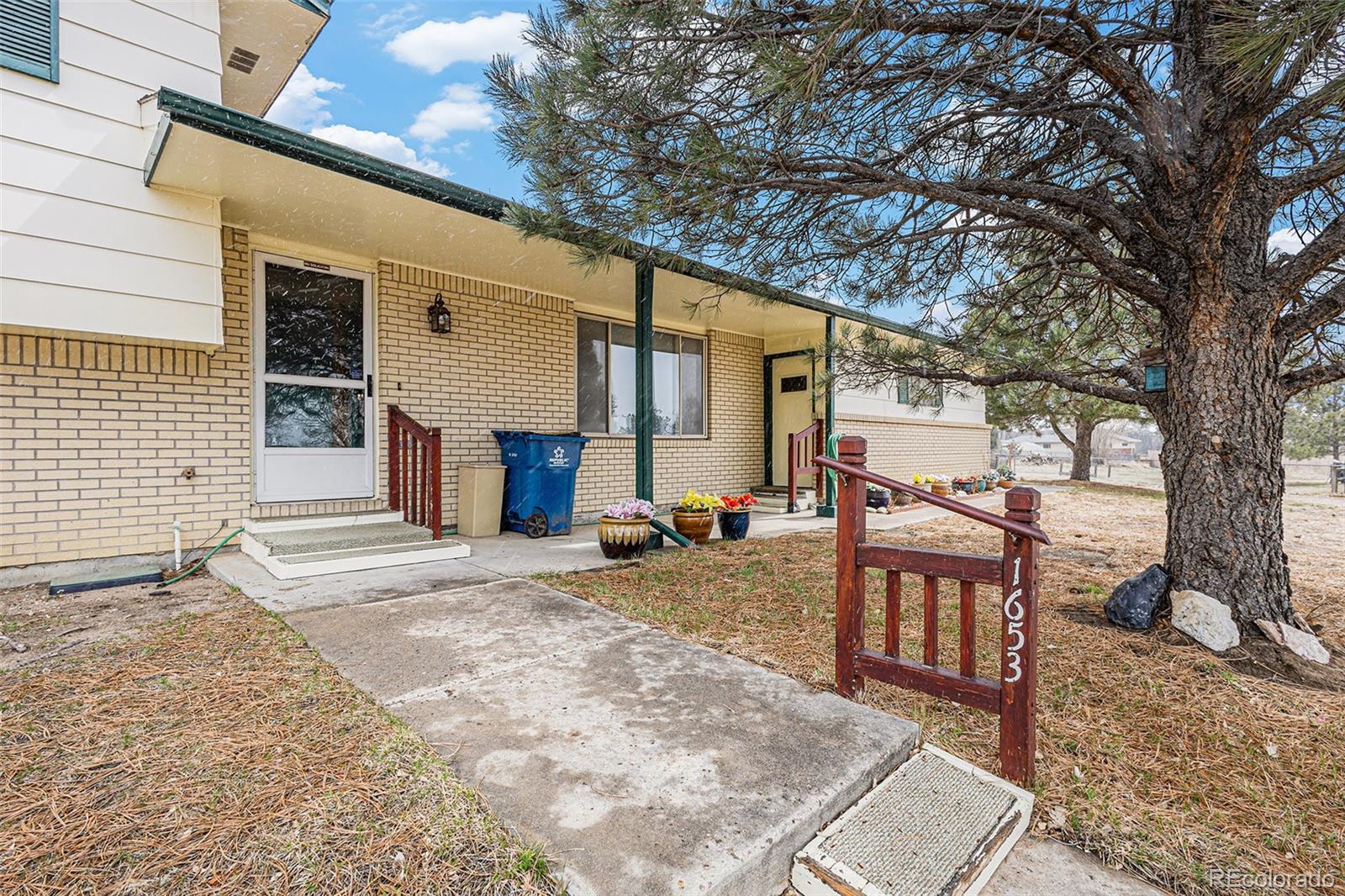 1653 Cragin Road