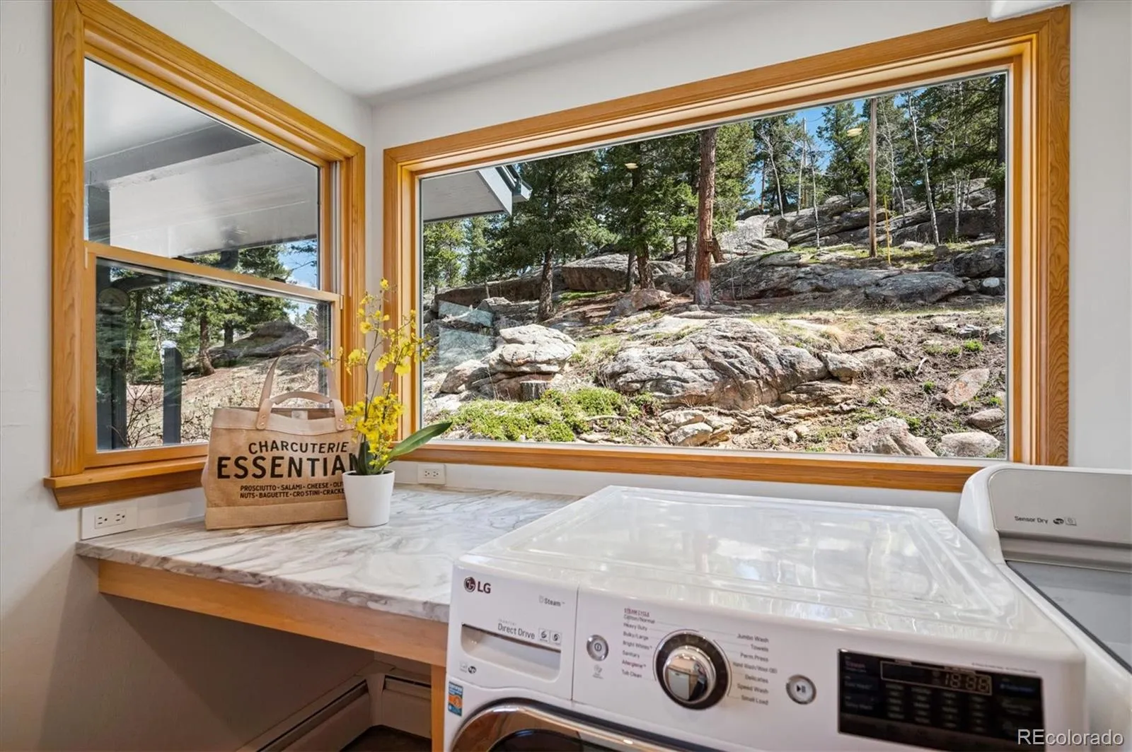 Evergreen, Colorado 80439, United States, 6 Bedrooms Bedrooms, ,5 BathroomsBathrooms,Residential,Pending,115174