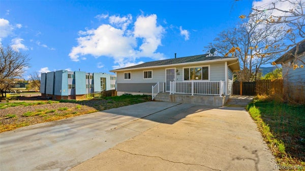 946 HUTCHINSON DR, COLORADO SPRINGS, CO 80910 - Image 78f7cfca31e86e4f3d910fa2c8aeb3fb/1027861175