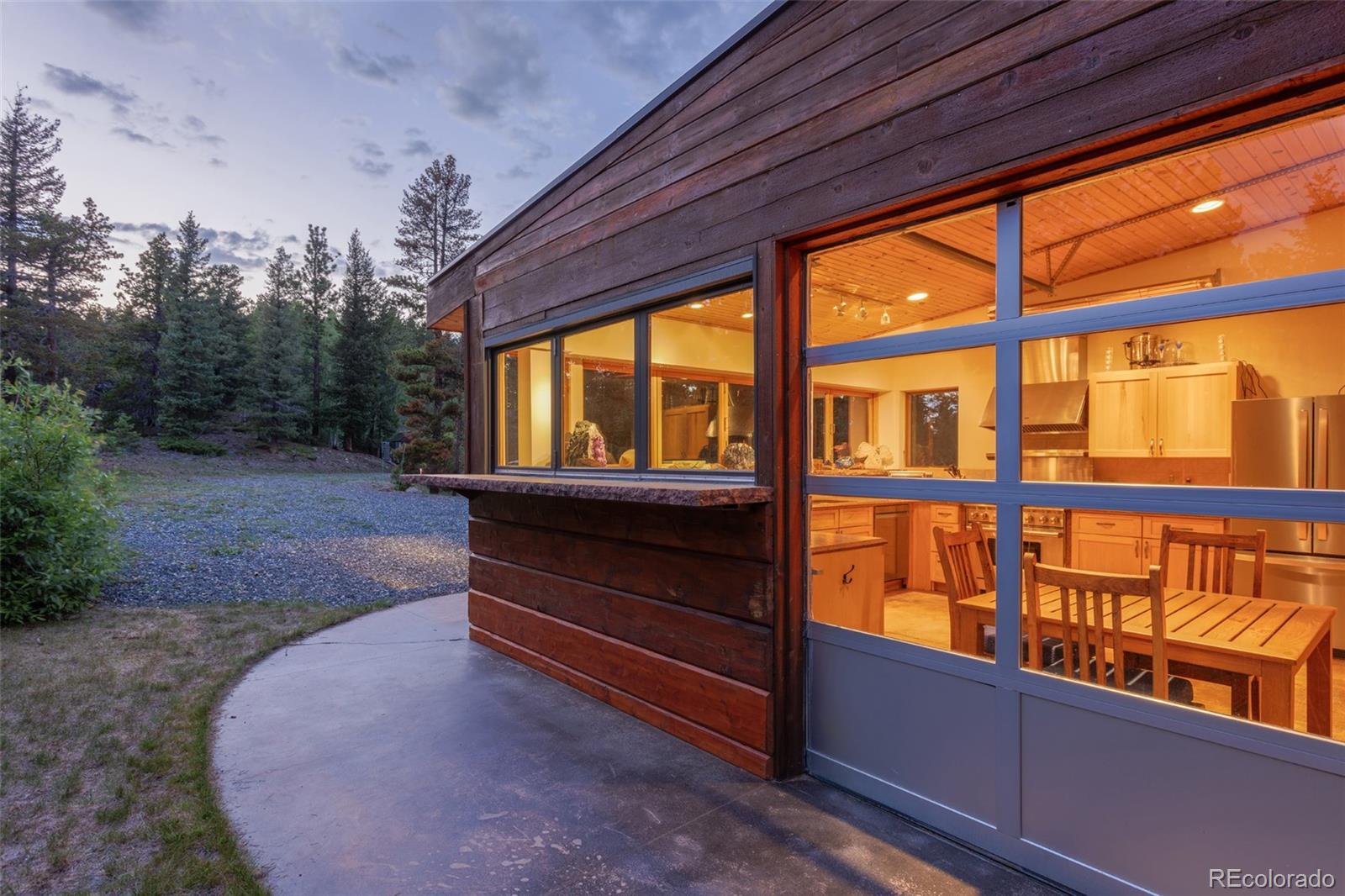 1000 Rangeview Court