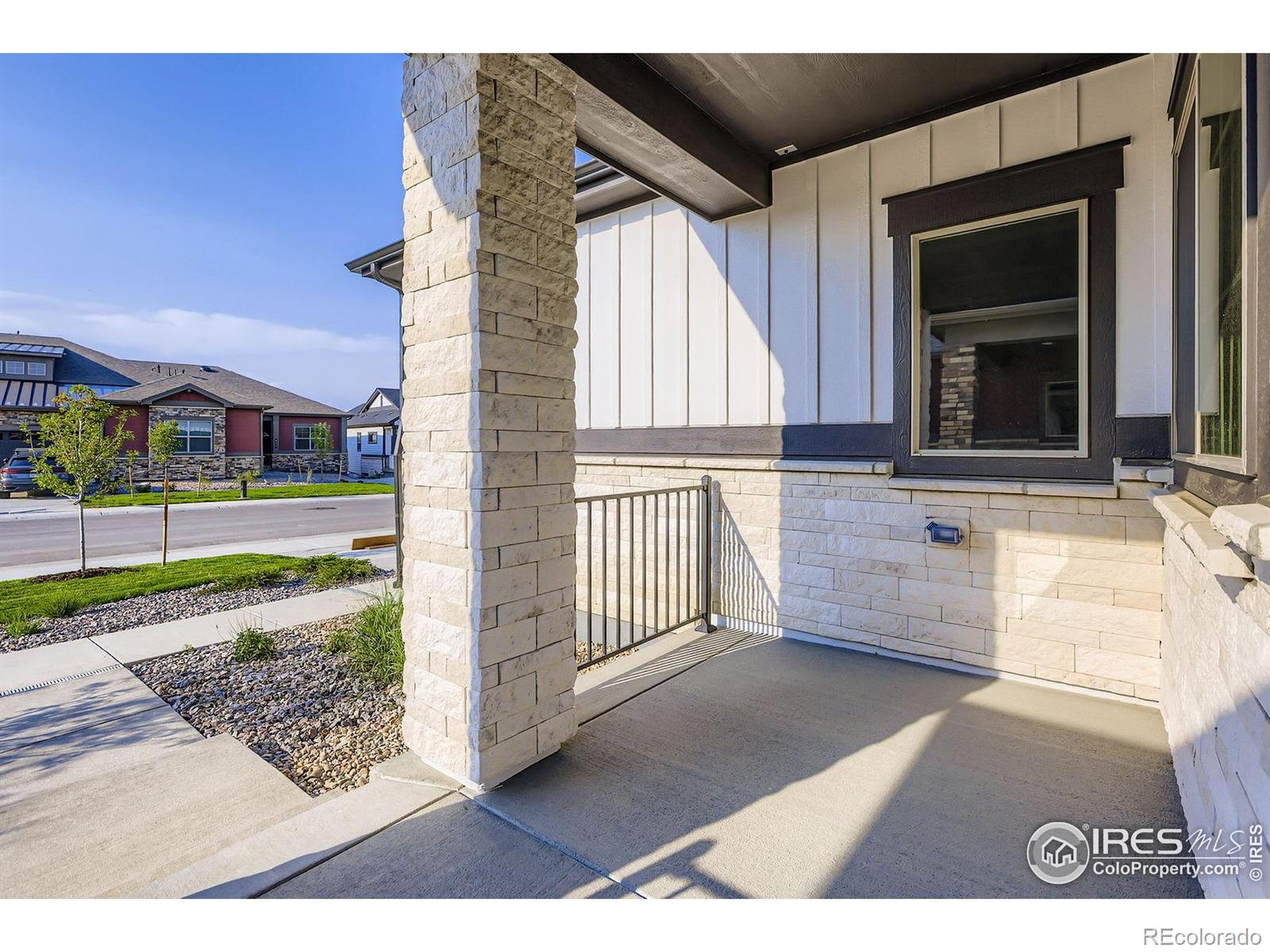 834 W 128th Place
