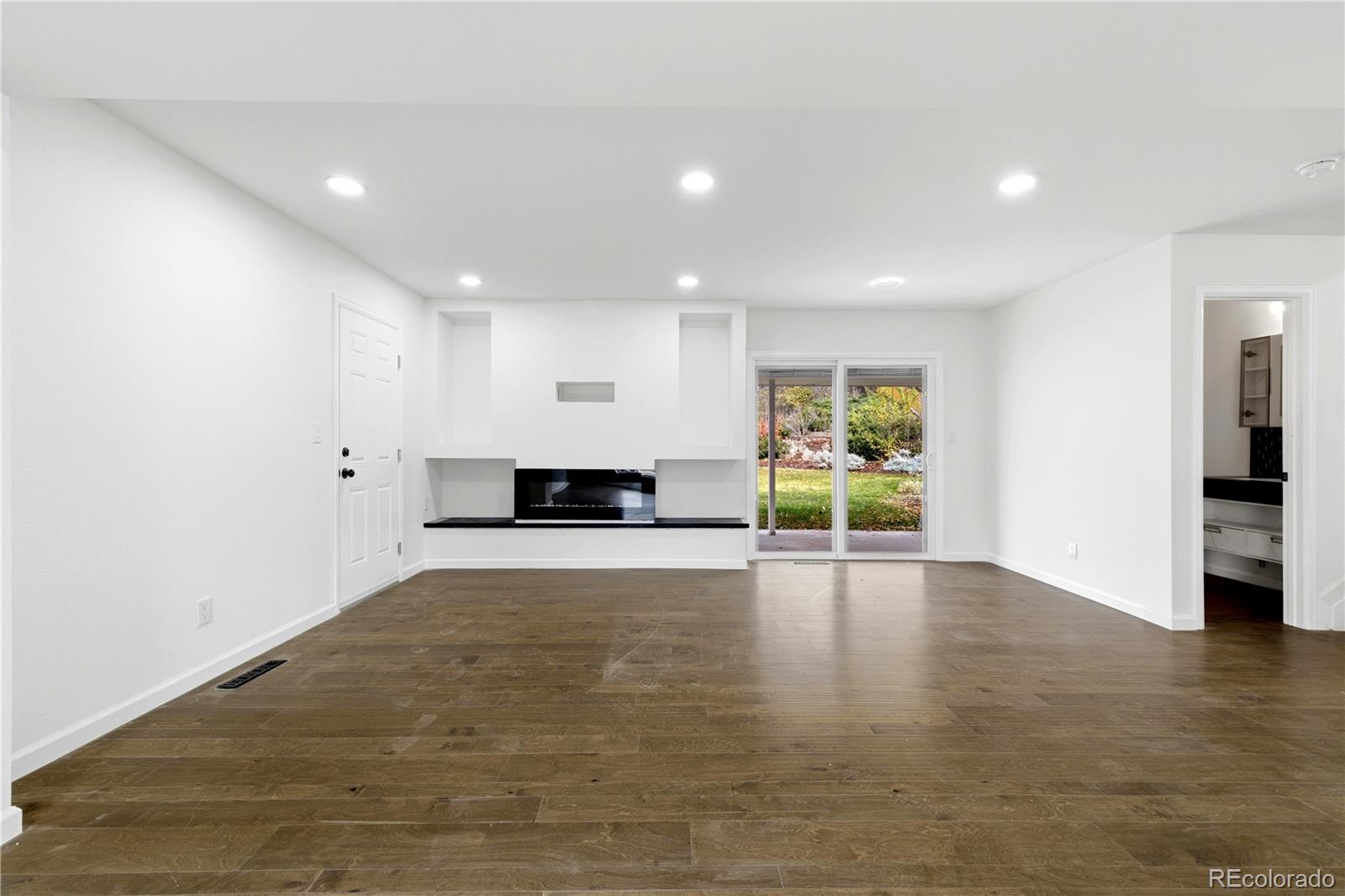 7165 S Oneida Circle