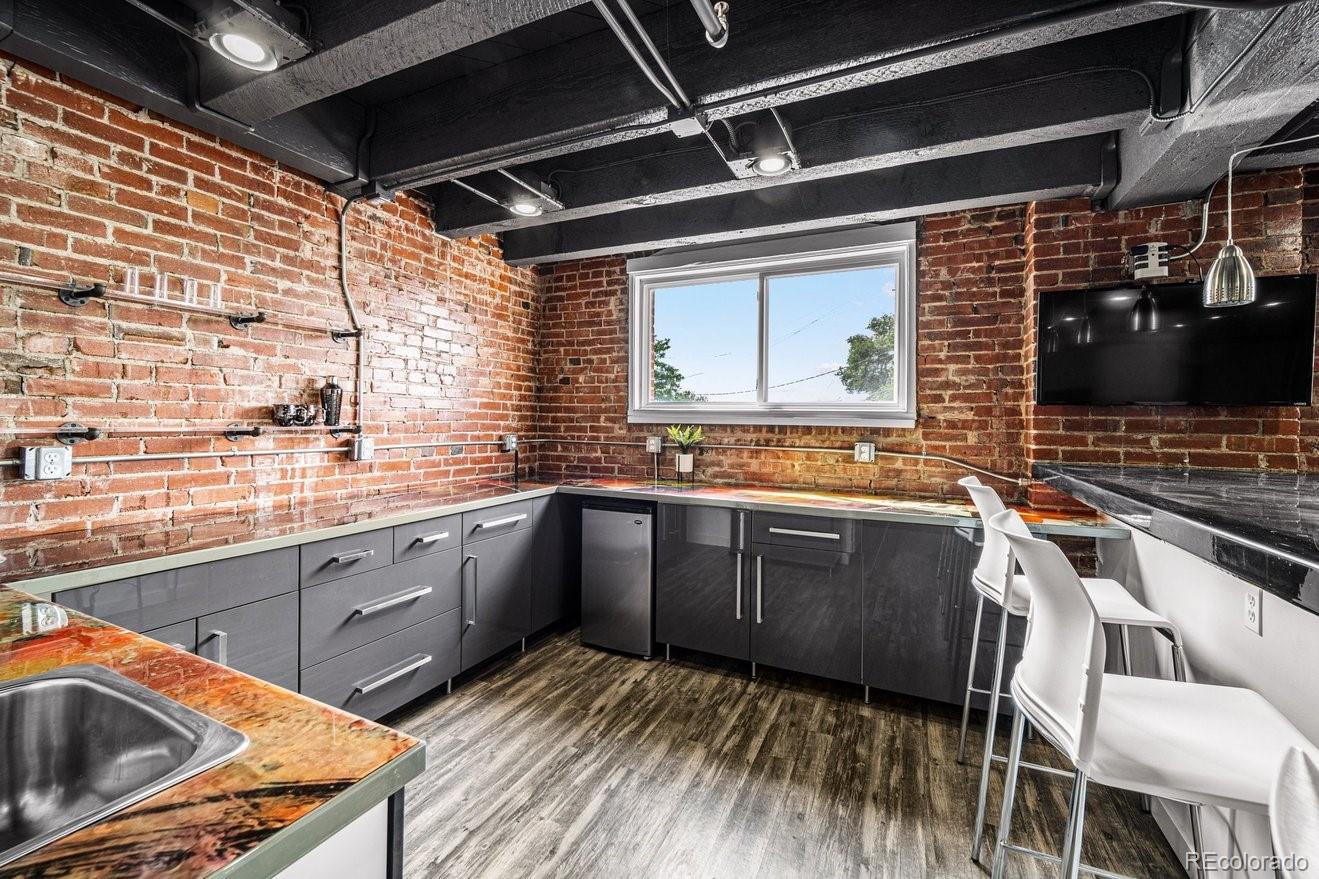 201 Lamkin Street 204
