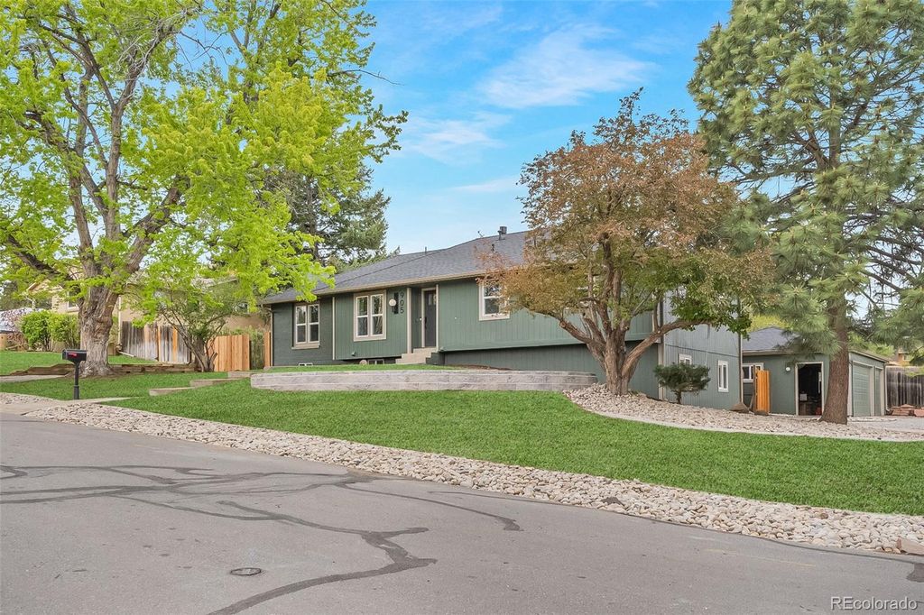 Photo of 905 S Vance Street, Lakewood, CO 80226 (MLS # 7376318)