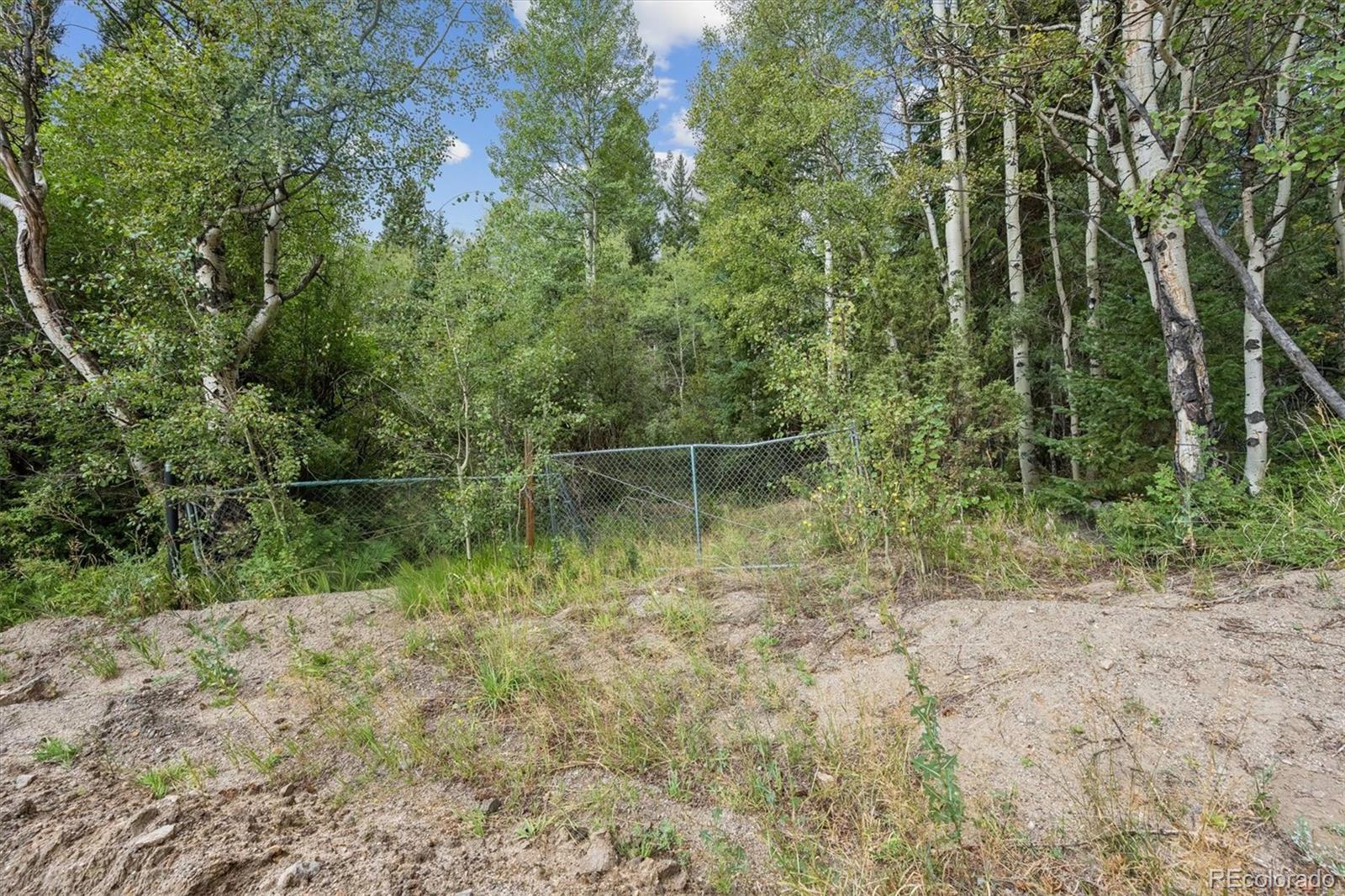 002 Fall River Road