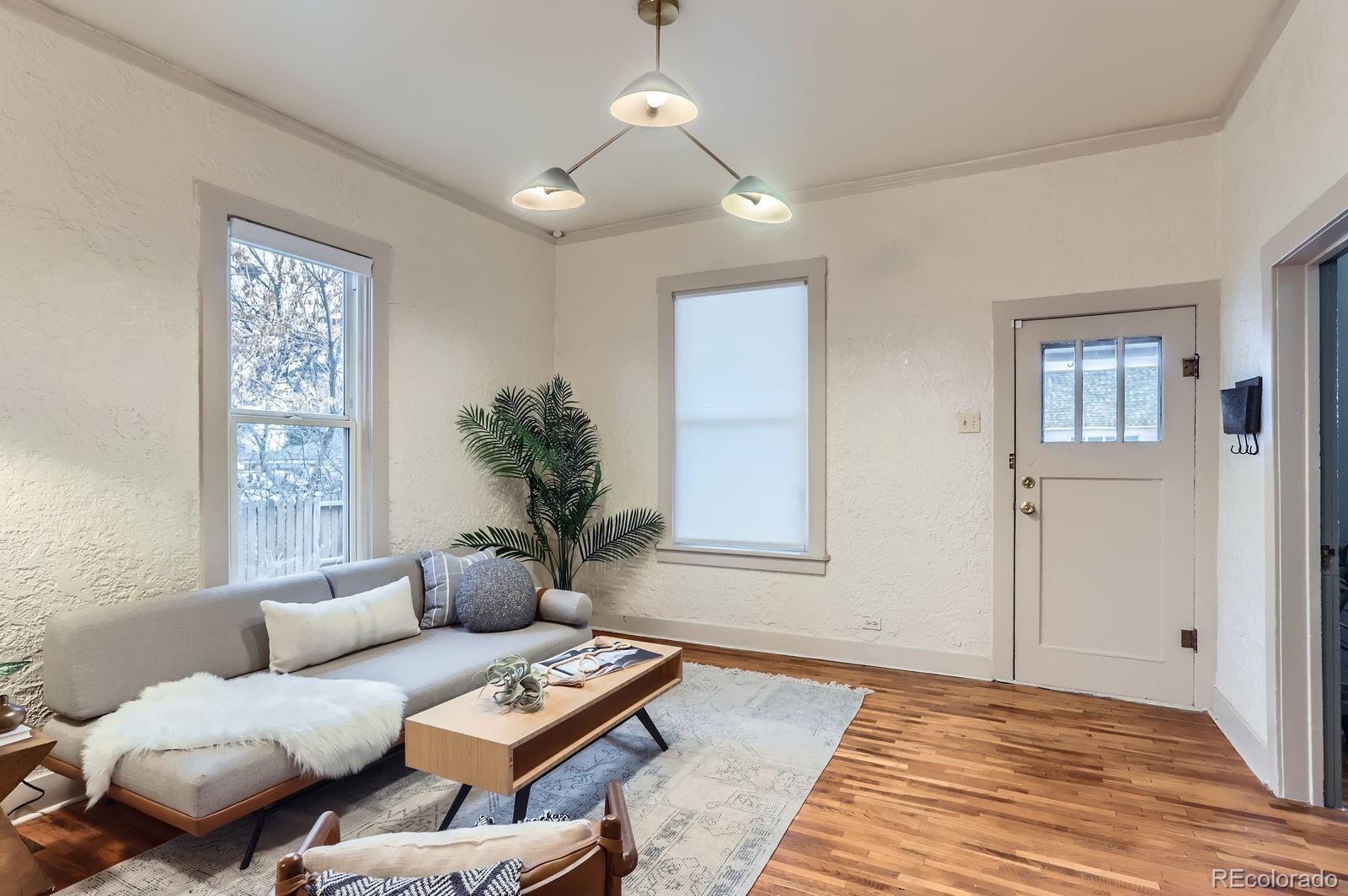 109 W Simpson Street