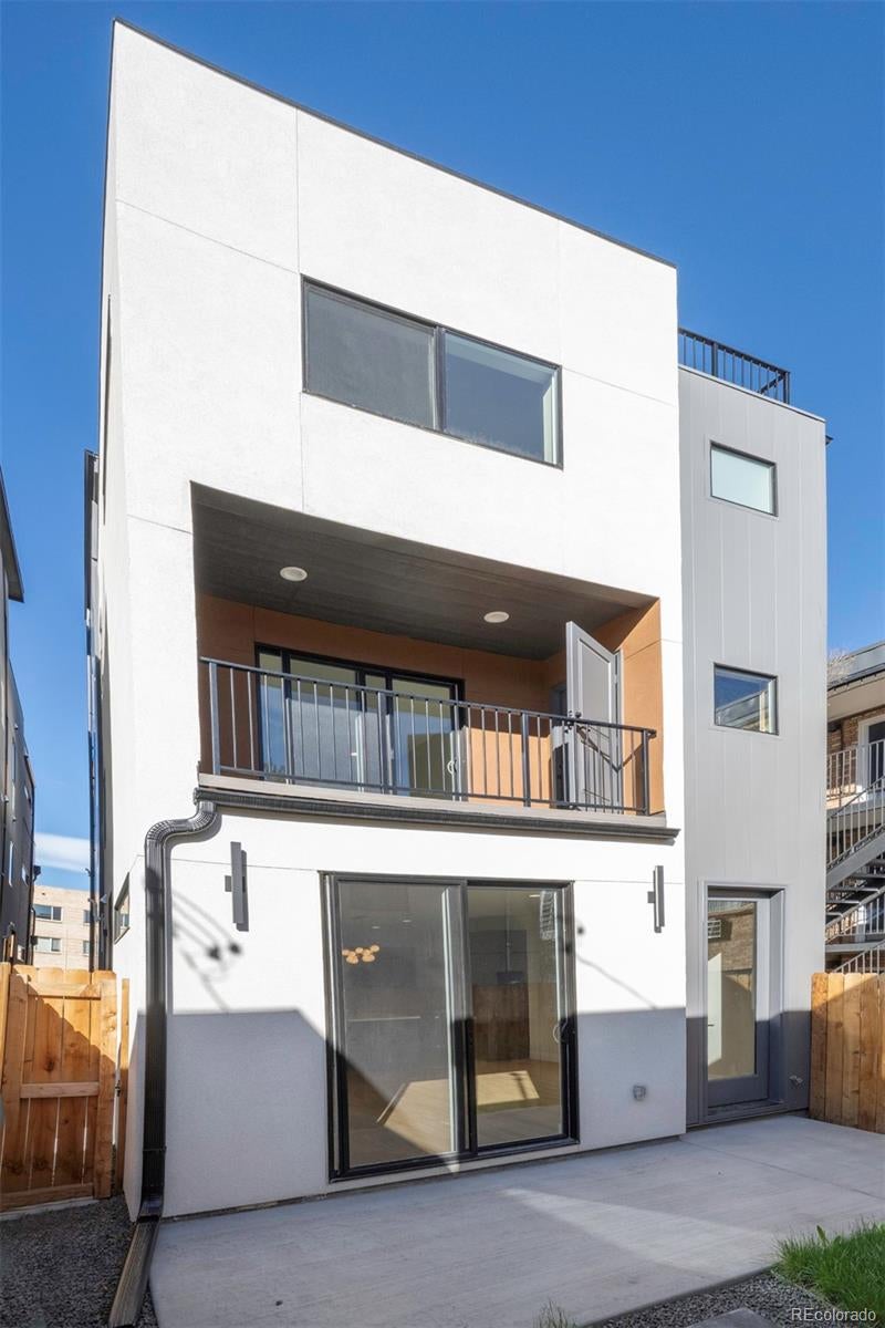826 N Cherry Street 1
