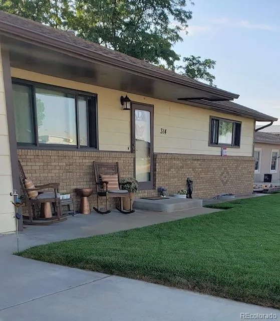 Wiggins, Colorado 80654, United States, 4 Bedrooms Bedrooms, ,2 BathroomsBathrooms,Residential,Active,97606