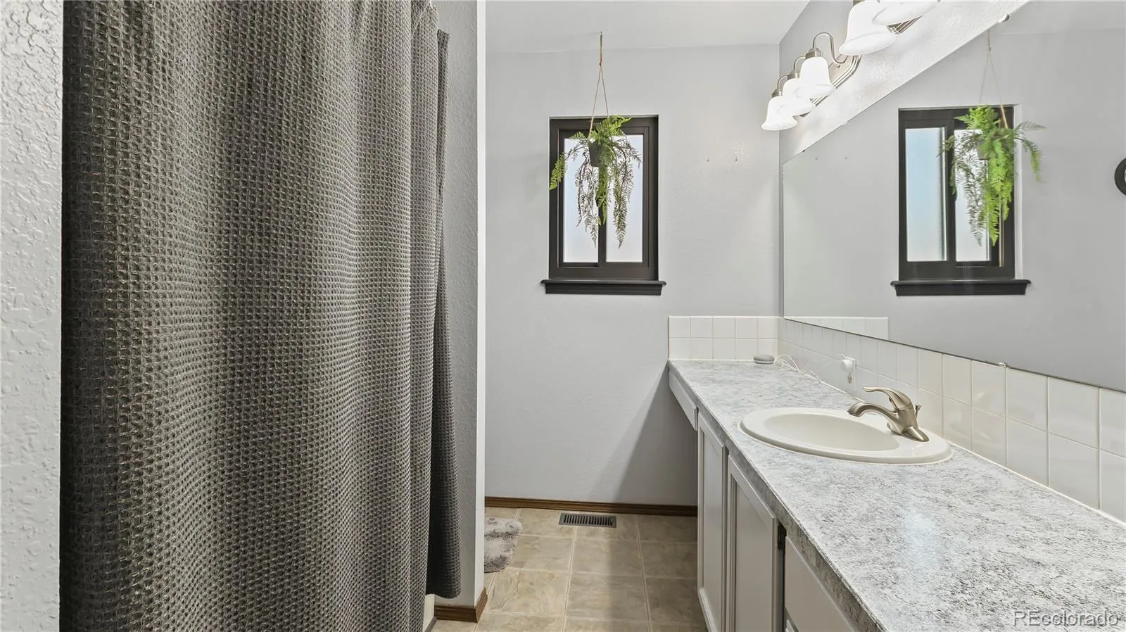 Wiggins, Colorado 80654, United States, 4 Bedrooms Bedrooms, ,2 BathroomsBathrooms,Residential,Active,97606