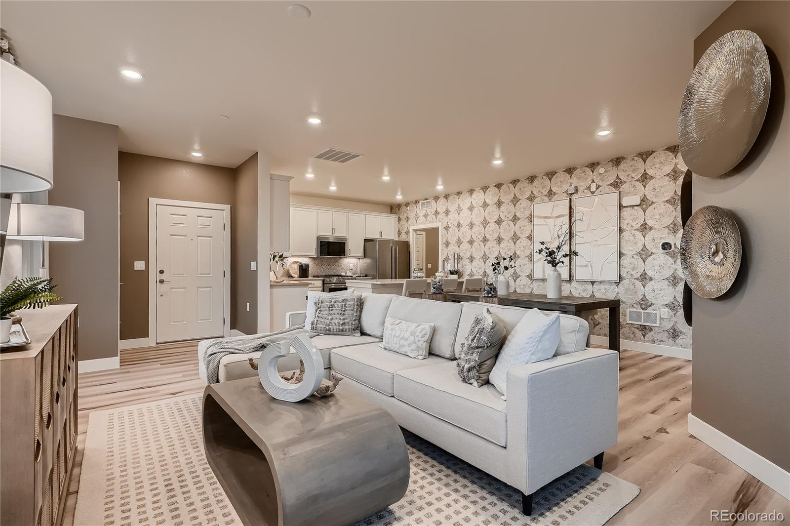 984 W 128th Place