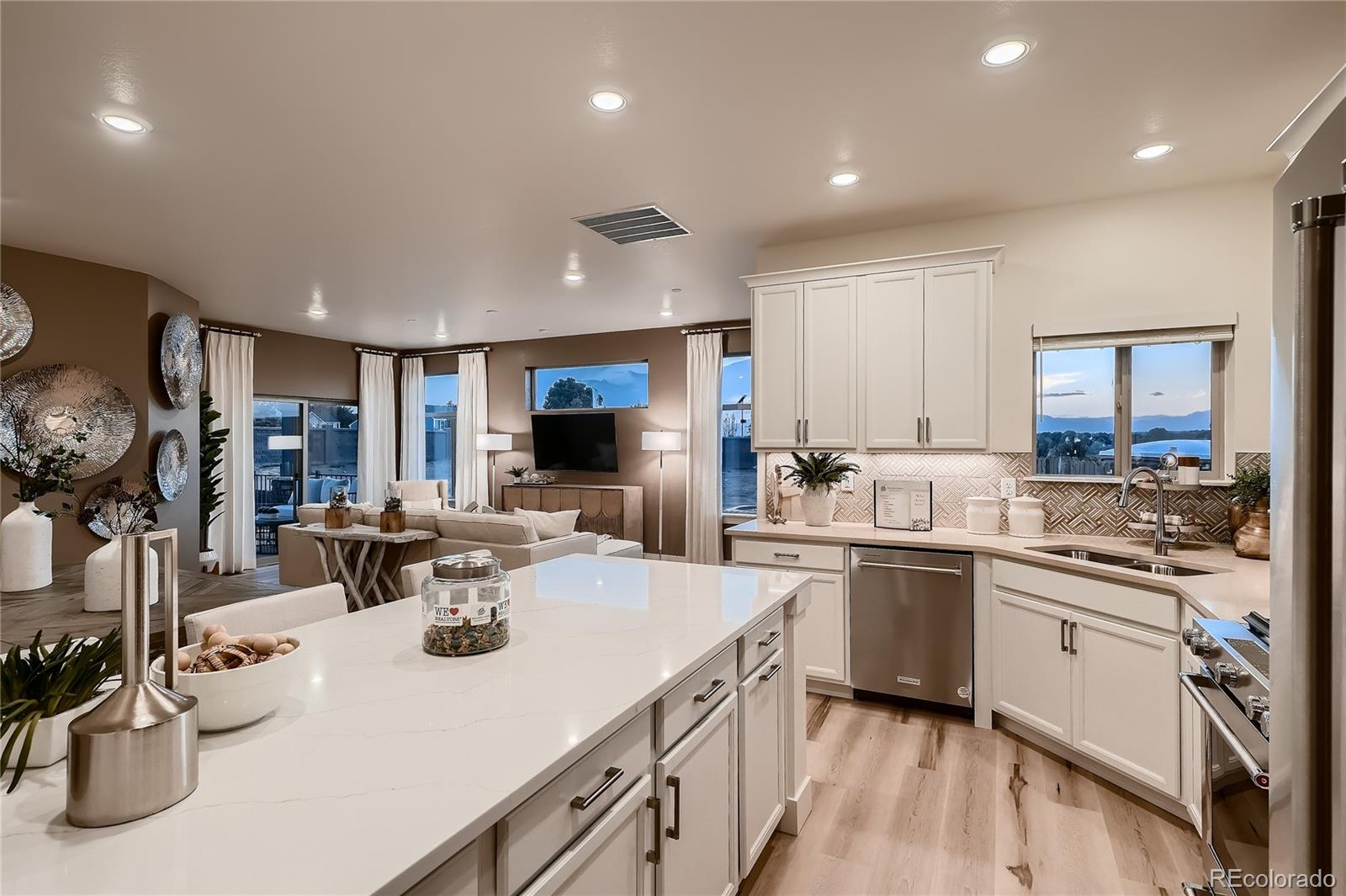 984 W 128th Place