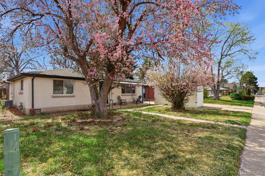 Photo of 4740 E Jewell Avenue, Denver, CO 80222 (MLS # 9009388)